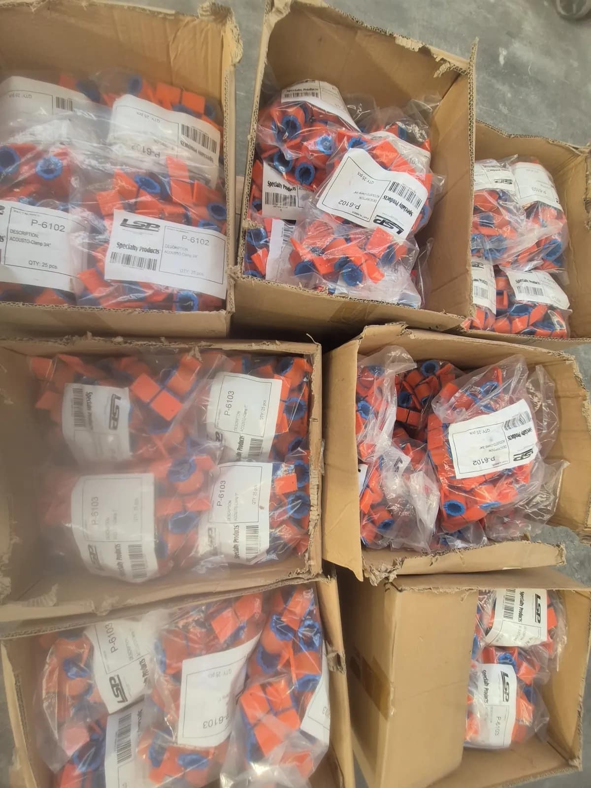 Contents Of Pallet: Assortment Of Acousto Clamps, Various Sizes, photo 5 of 5