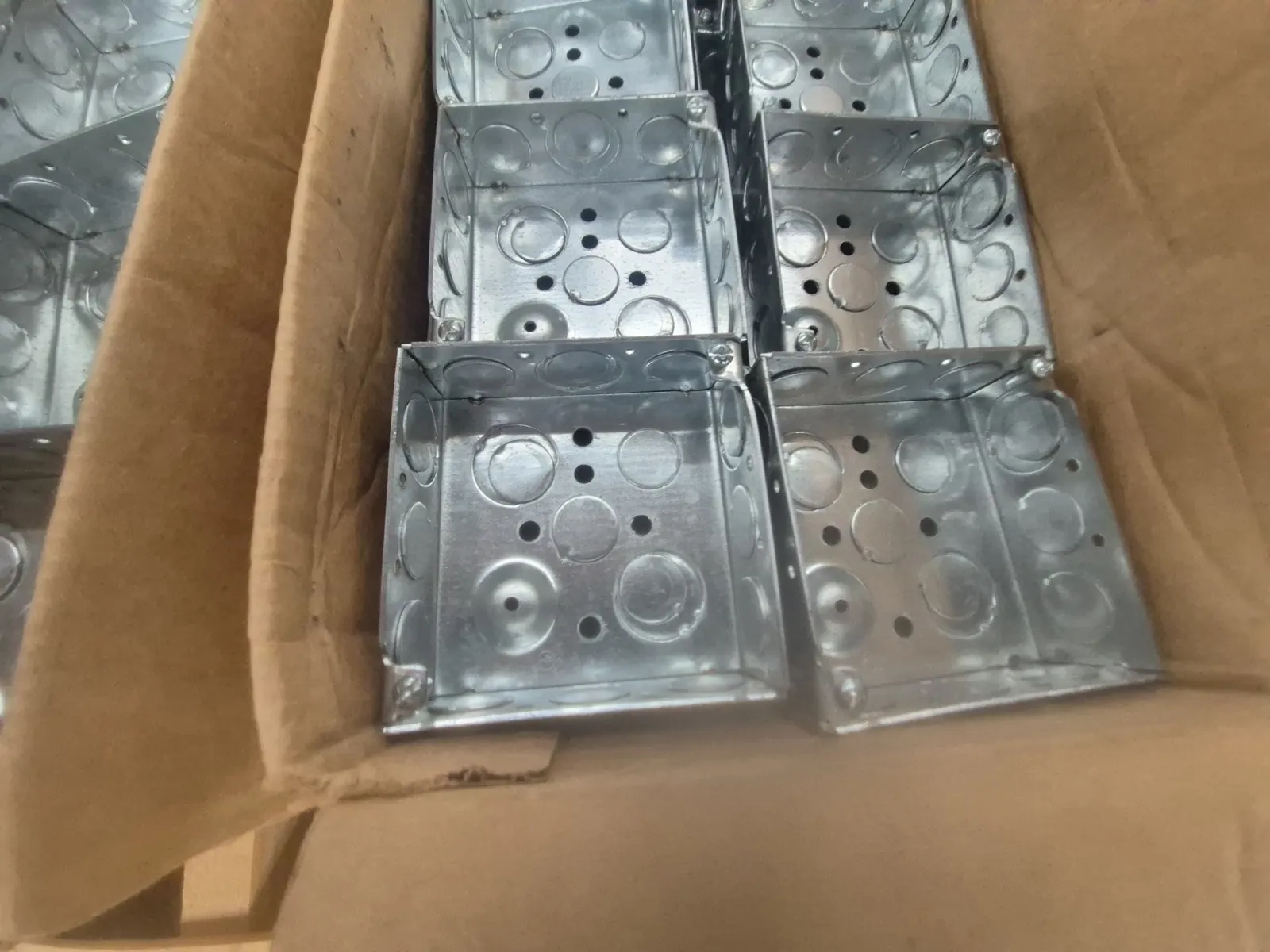 Contents Of Pallet: Assortment Of Various 4-inch Square Metal Electrical Boxes, photo 2 of 3