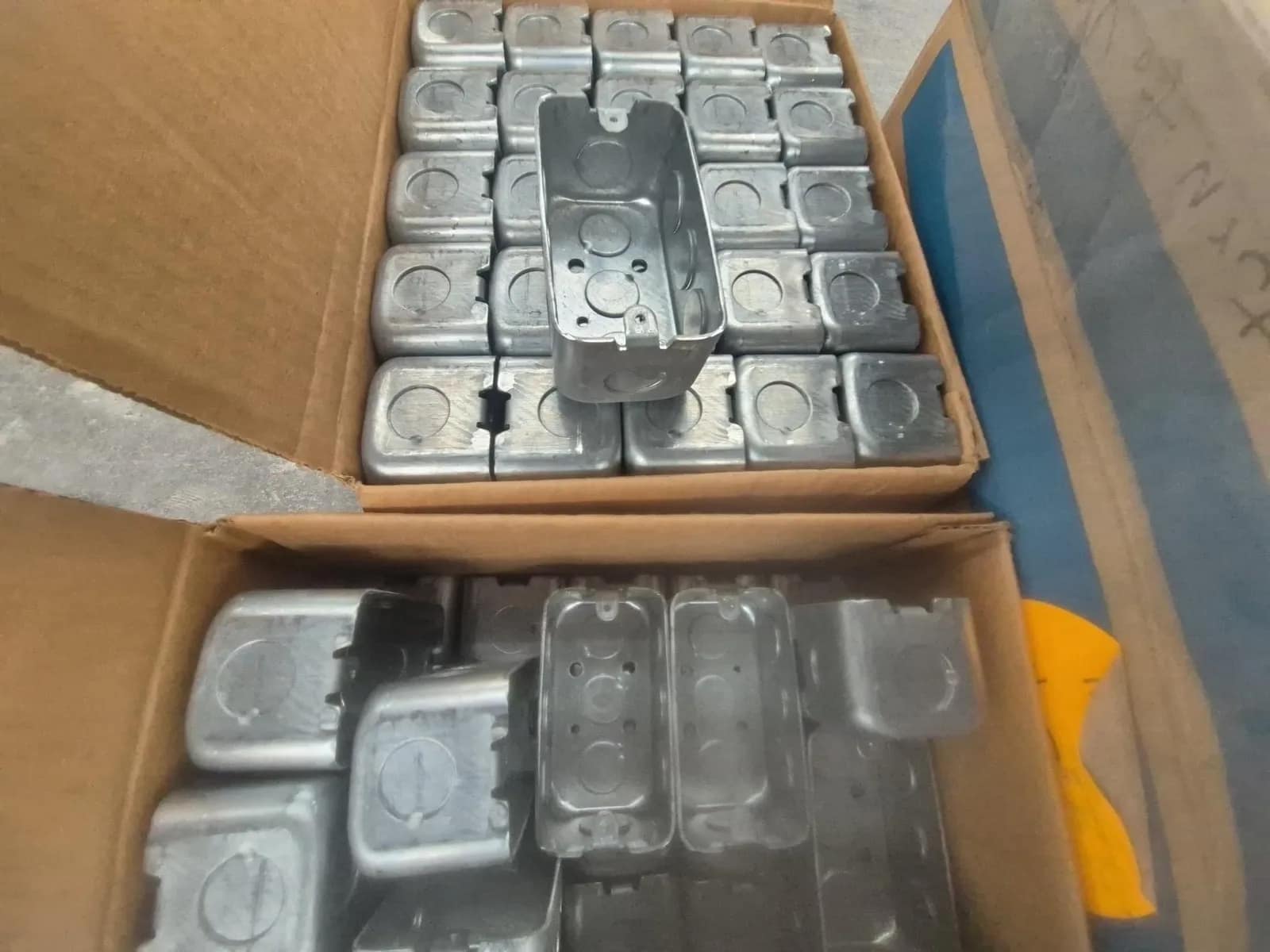 Contents Of Pallet: Assortment Of Various 4-inch Square Metal Electrical Boxes, photo 3 of 3