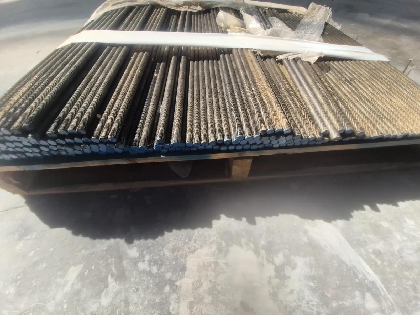 Contents Of Pallet: Assortment Of All Thread 5/8x40", Approximately (100) Sticks, photo 3 of 3