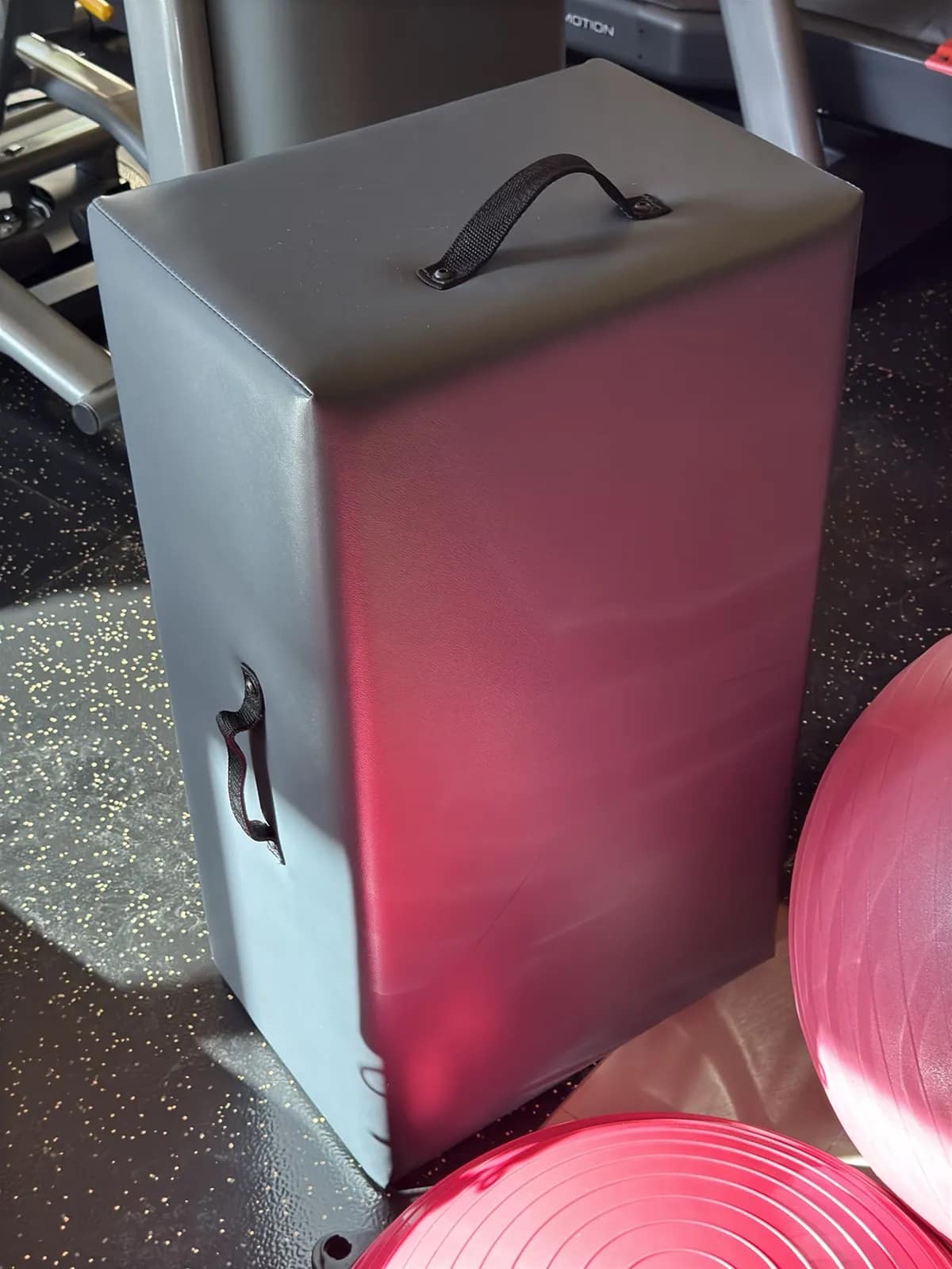 Balance Balls And Padded Box, photo 5 of 10