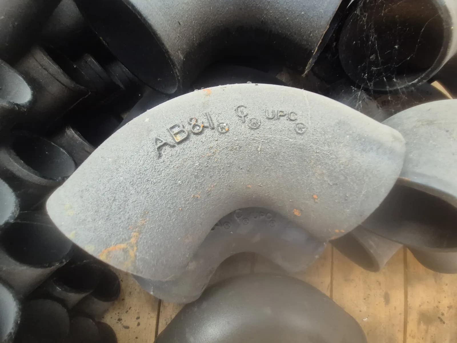 Contents Of Pallet: Assortment Of Cast Iron No Hub Bend, photo 2 of 4