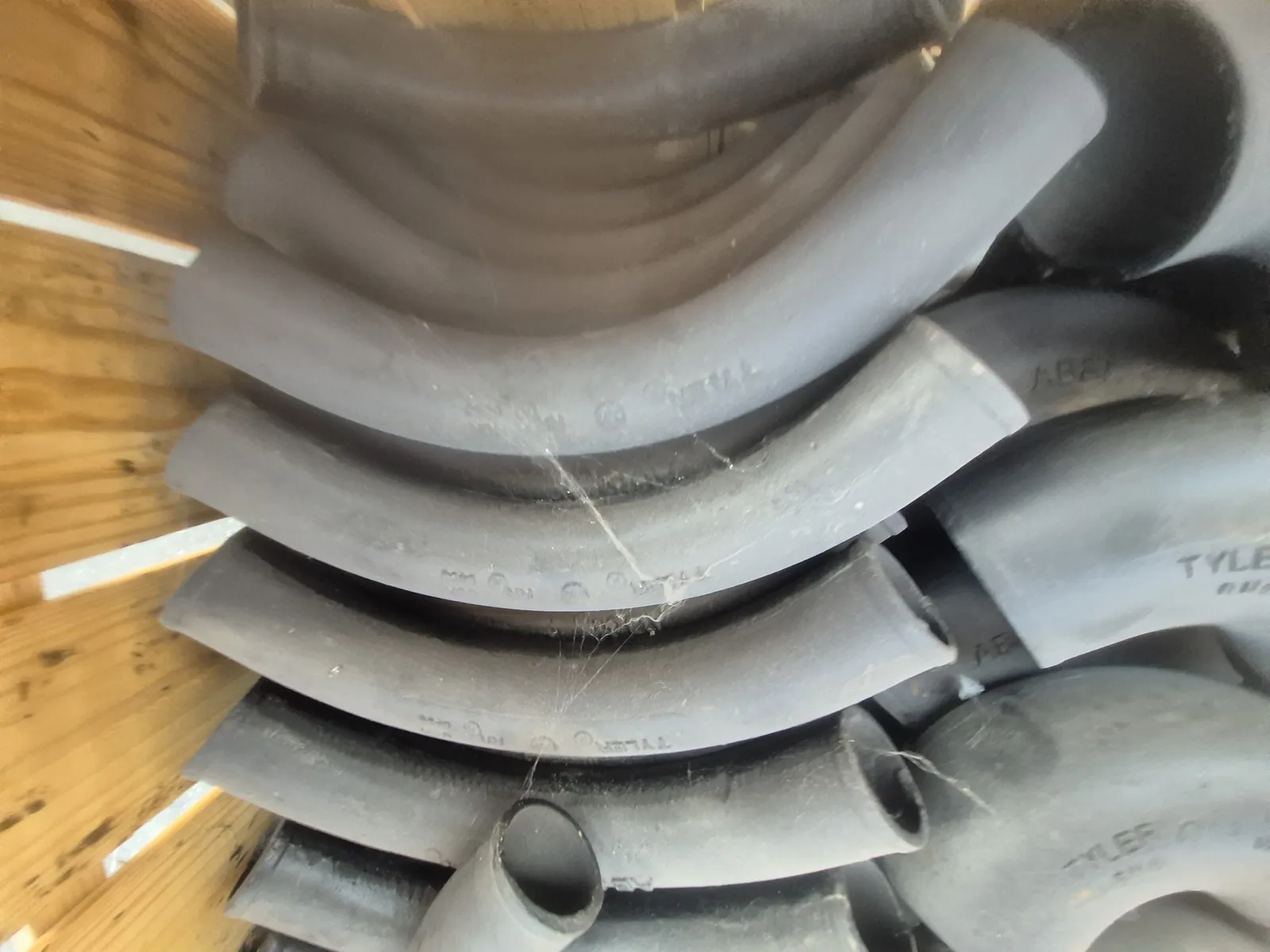 Contents Of Pallet: Assortment Of Cast Iron No Hub Bend, photo 3 of 4
