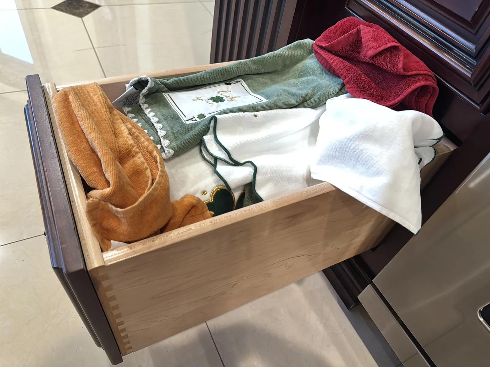 Contents Of Cabinets: Assorted Kitchenware, photo 5 of 8