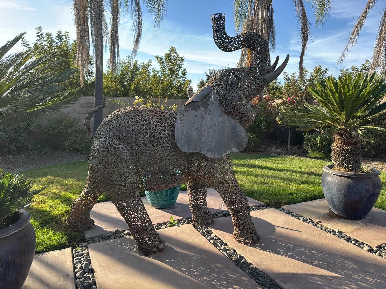 garden-items-steel-filigree-elephant-sculpture-9a9818