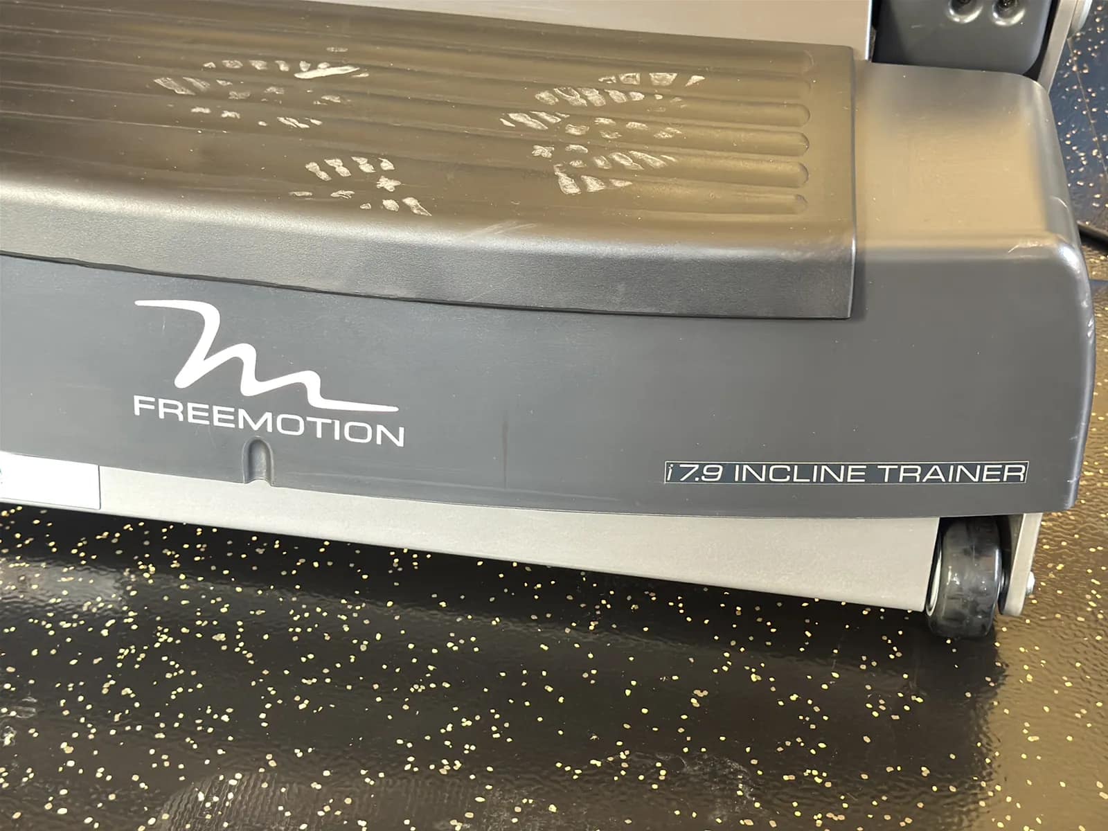 Free Motion i7.9 Incline Trainer Treadmill With Polar Heart Rate Technology, photo 8 of 8