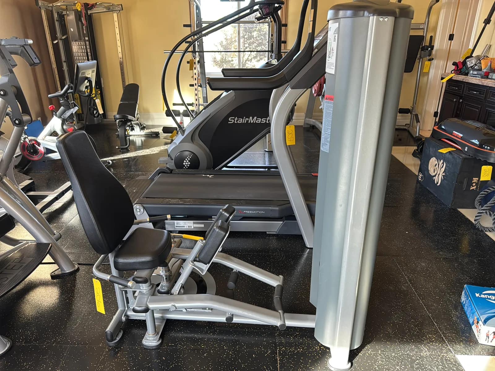 Paramount Inner Outer Thigh Machine, photo 2 of 8