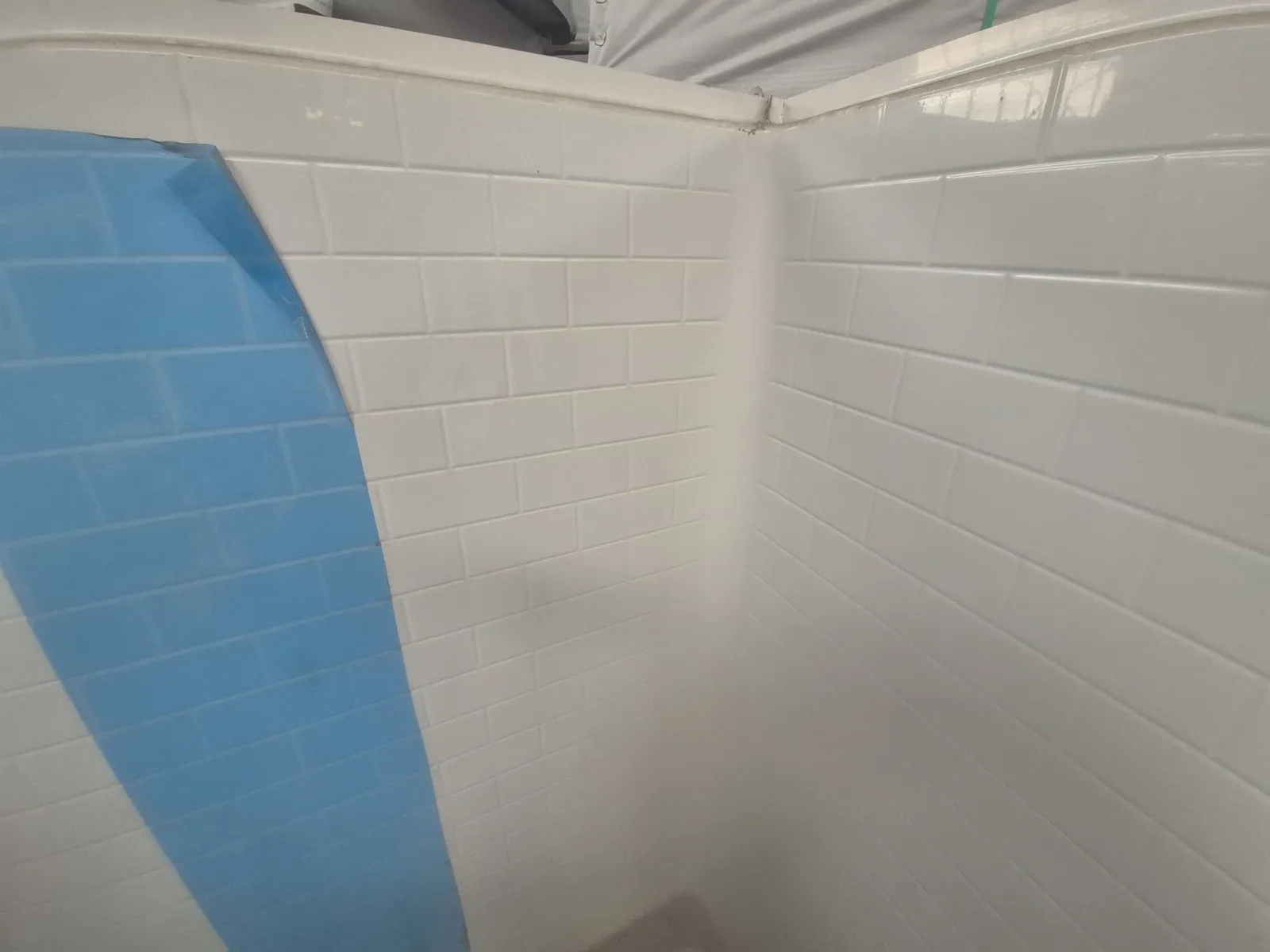 (1) Fibercar, Bathtib Surround, Approximately 30x60", Right-Sided (Minor Damage, Top RT/LT Corner), photo 7 of 7