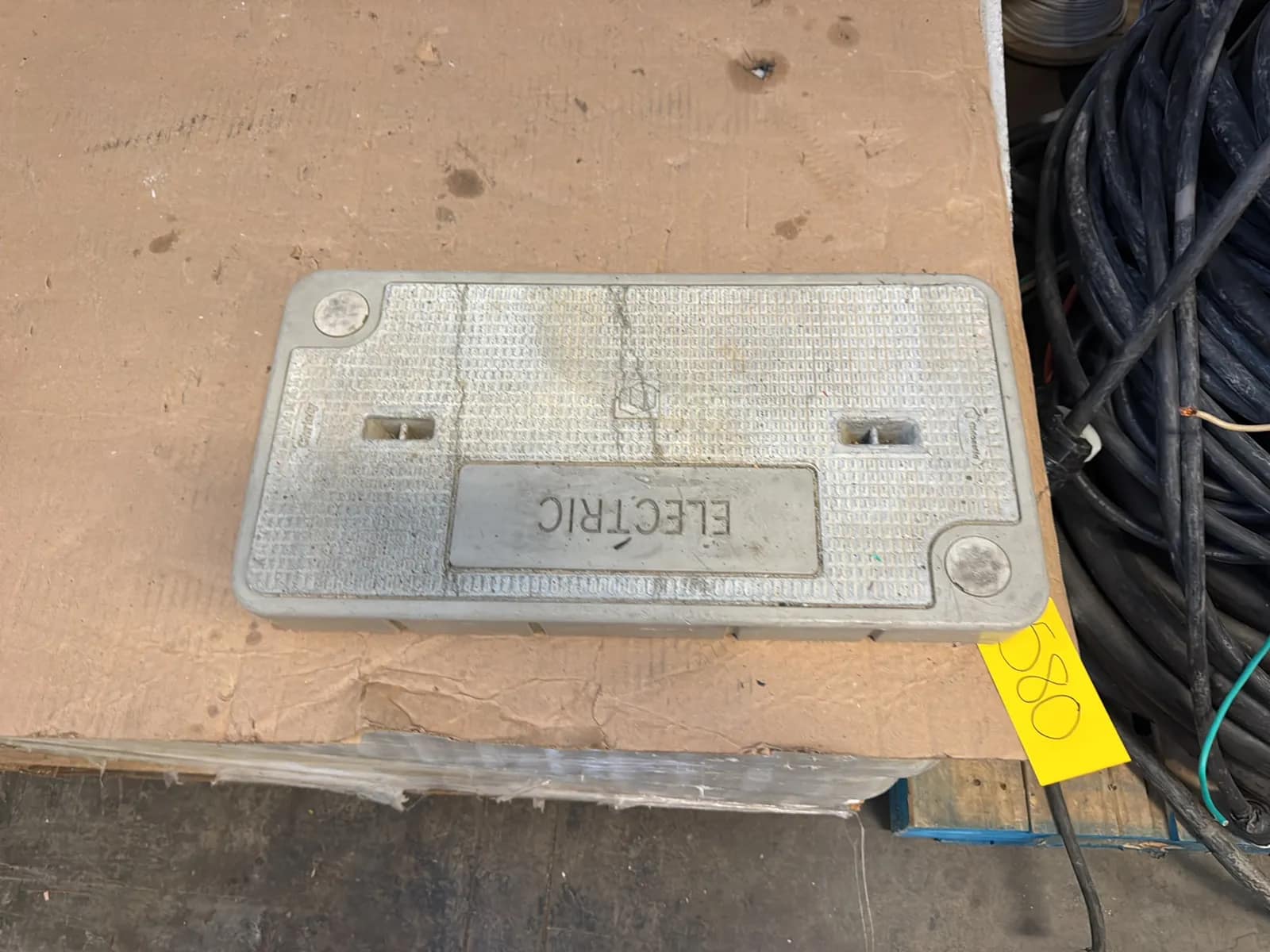 Contents Of Pallet: Christy Box Lids, photo 2 of 6