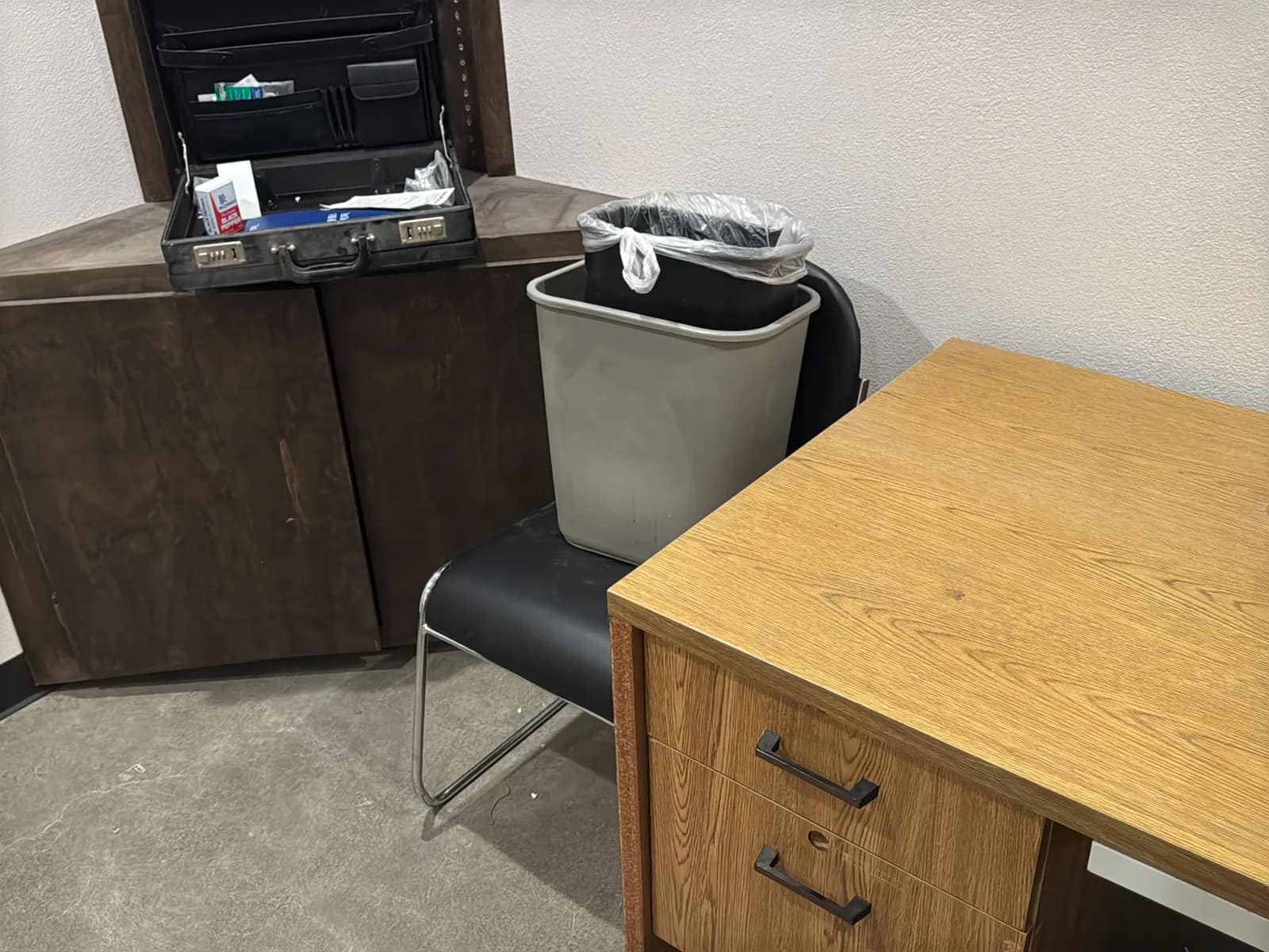 Contents Of Room: Desks, Couch, Chairs, TV, And Shelves, photo 13 of 18