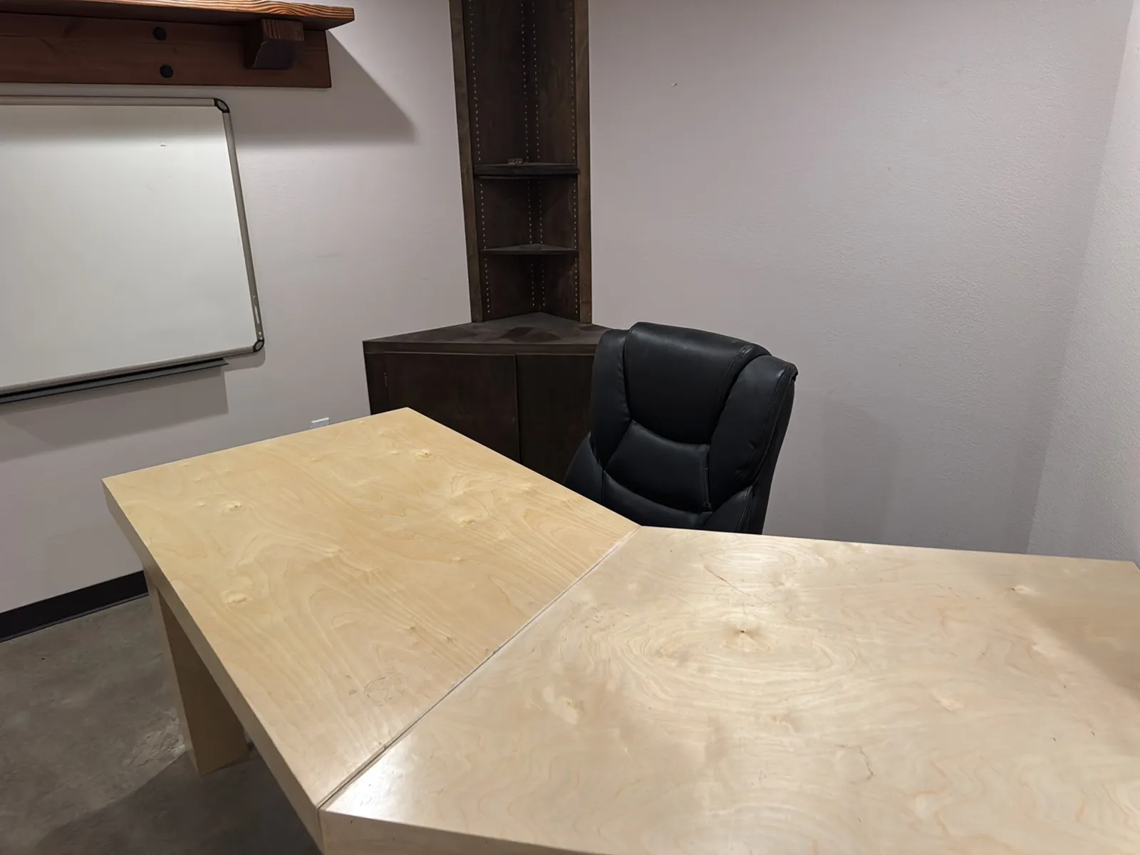 Contents Of Room: Desks, Couch, Chairs, TV, And Shelves, photo 4 of 18