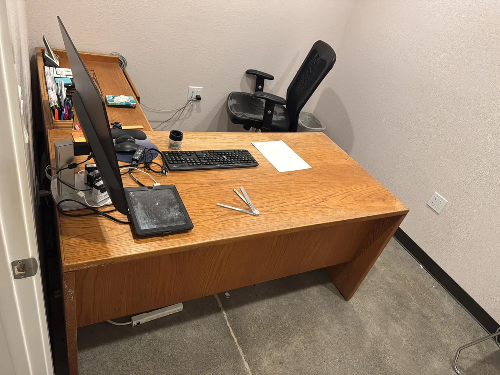 contents-of-room-desk-chairs-and-office-supplies-0709-1792699671379-mvjz3j9v