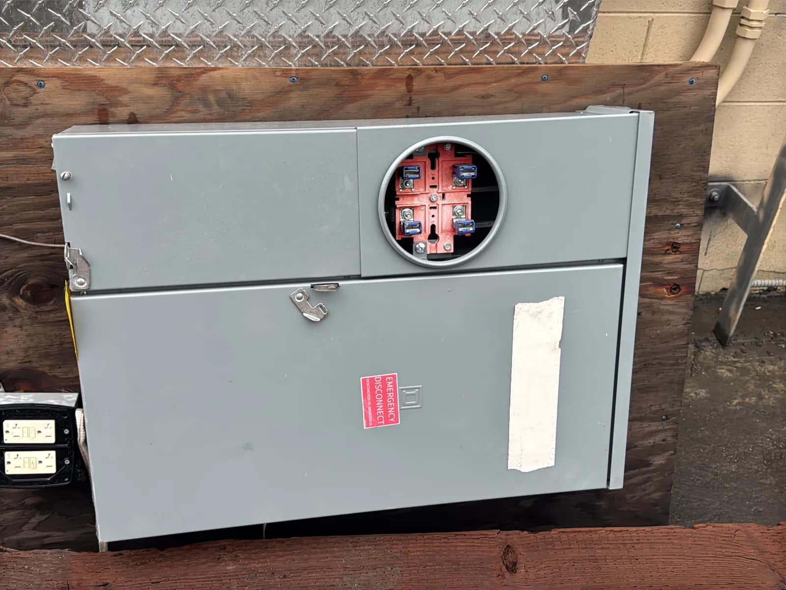 24’ Pole And 20’ Pole With Power Control Box, photo 5 of 11