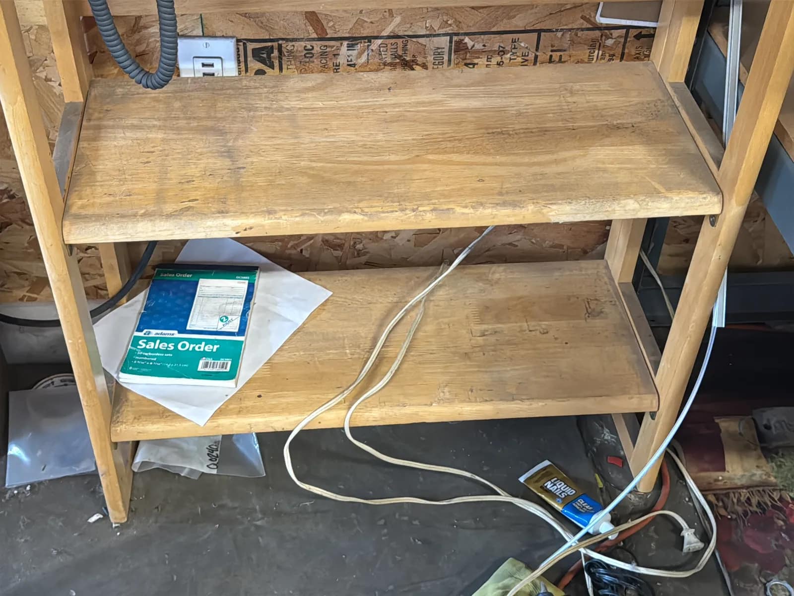 Bookshelf And Contents: Phone, And Entrance Zipper, photo 6 of 8