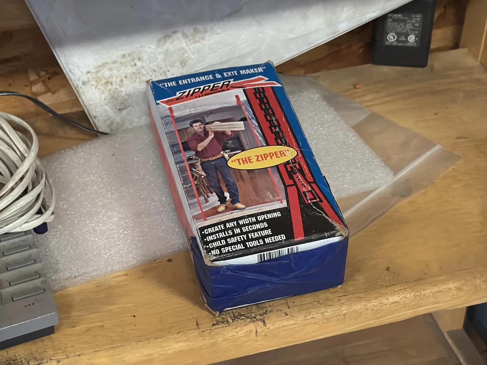Bookshelf And Contents: Phone, And Entrance Zipper, photo 5 of 8