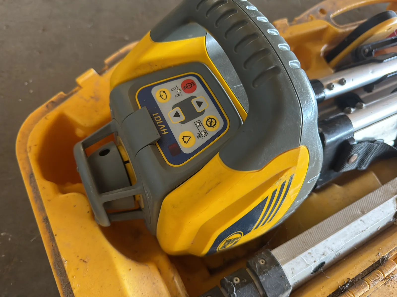 Spectra Precision HV 101 Laser Level And Tripod, photo 5 of 6