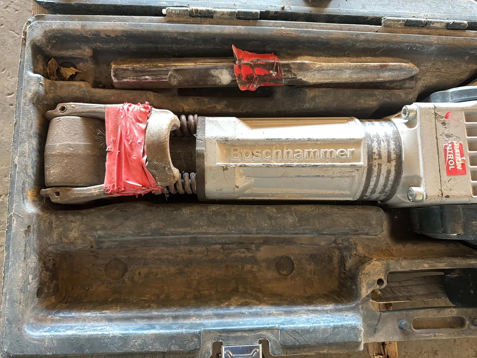 Bosch GSH16 Corded Jack Hammer, photo 3 of 6