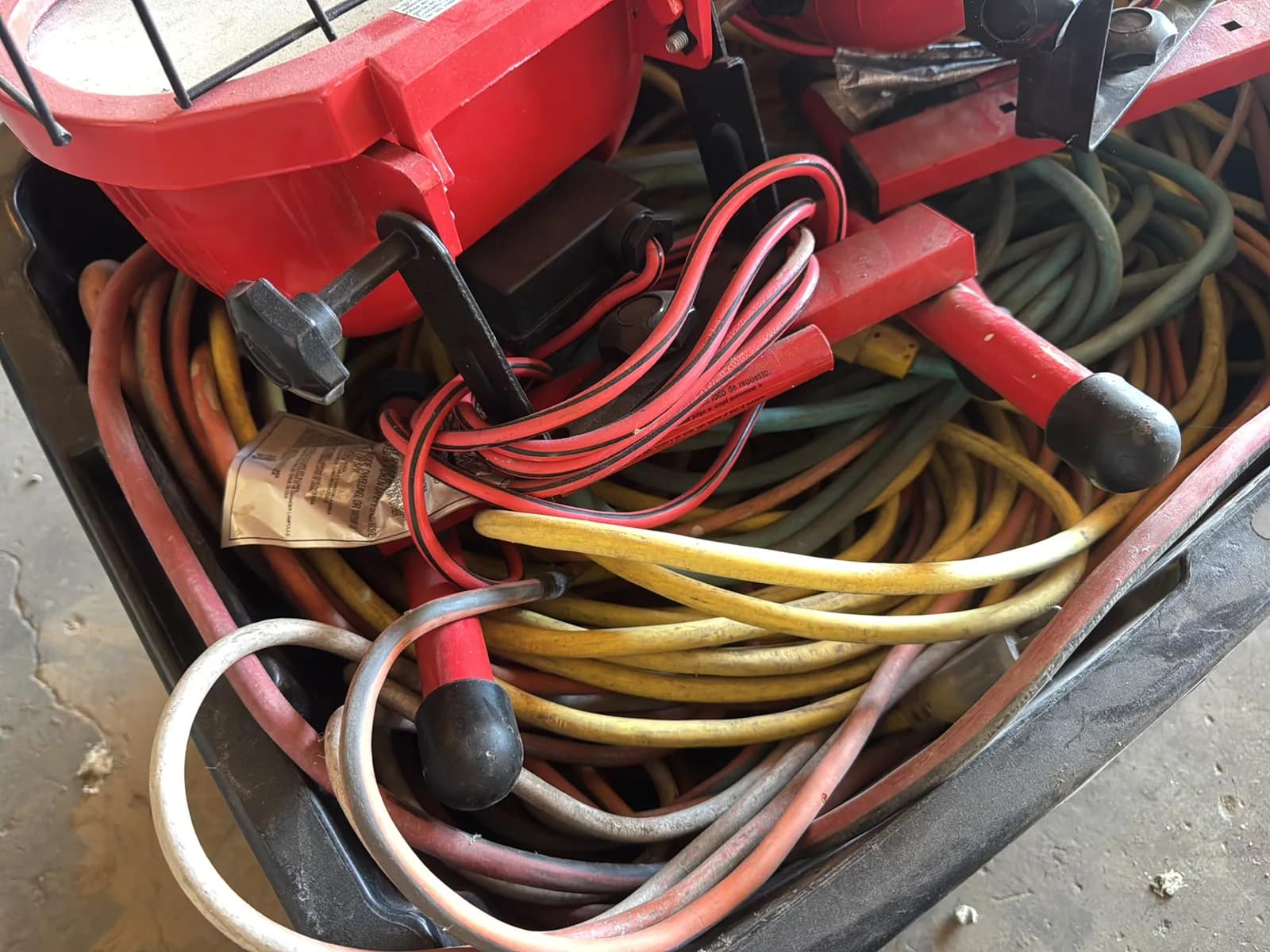 Plastic Bin With Assorted Work Lamps And Extension Cords, photo 4 of 5