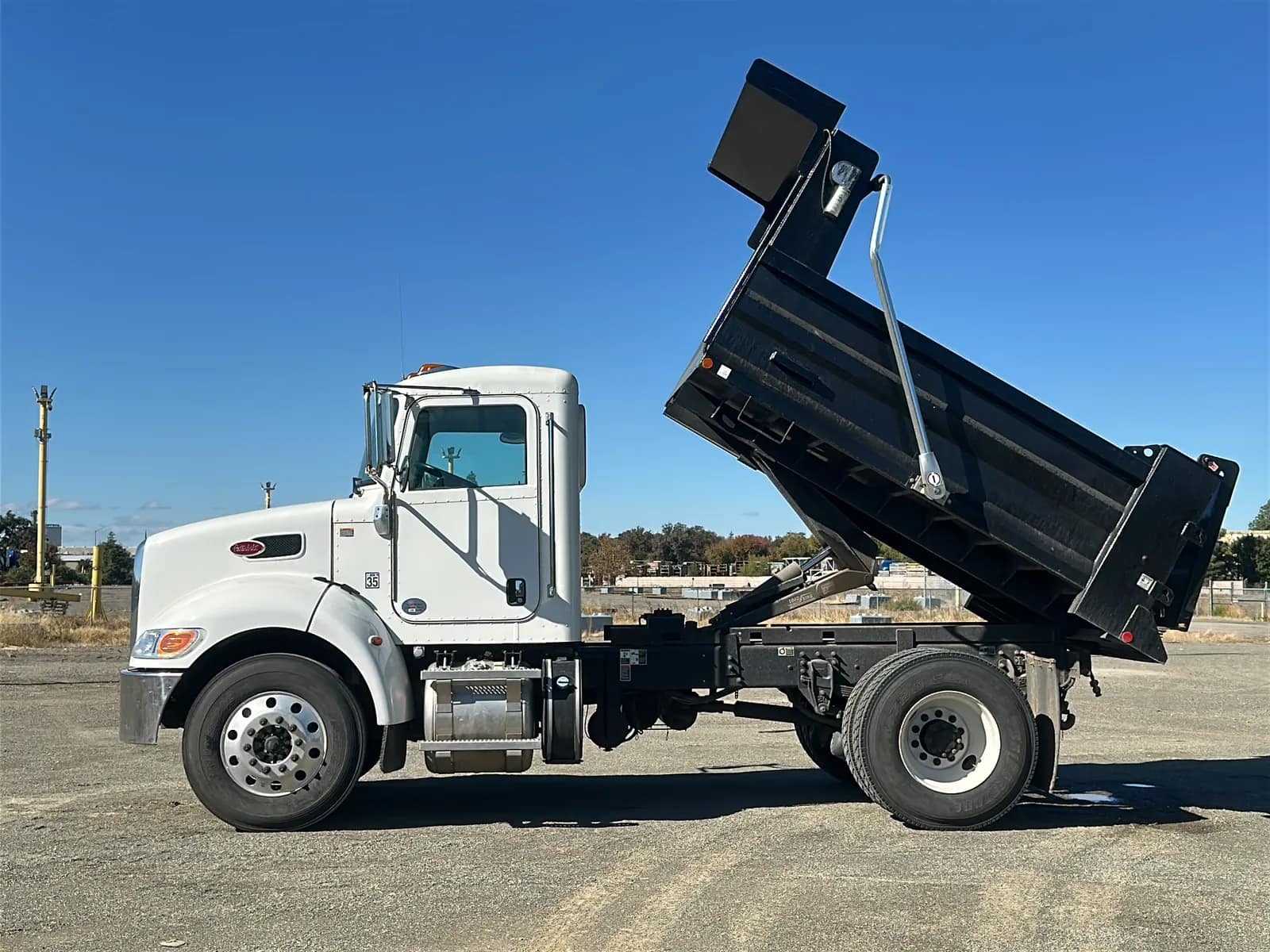 2022 Peterbilt 337 Dump Truck, photo 11 of 71