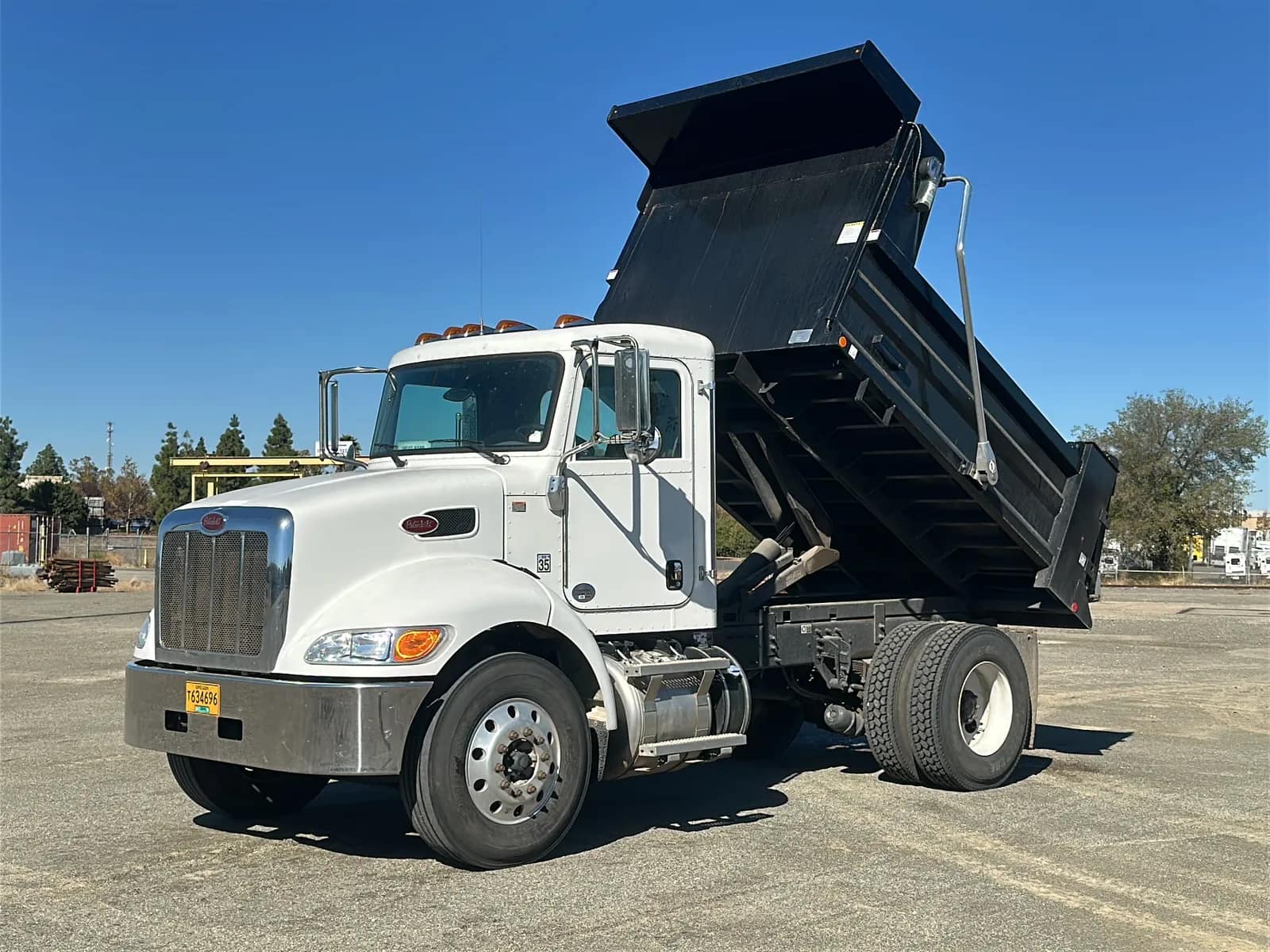 2022 Peterbilt 337 Dump Truck, photo 2 of 71