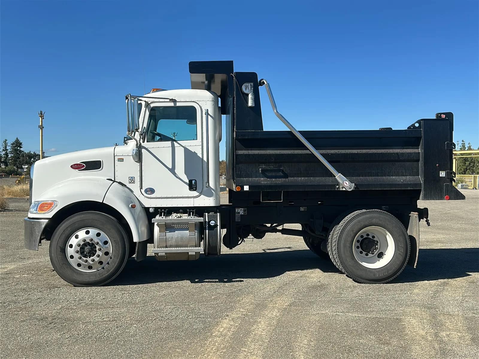 2022 Peterbilt 337 Dump Truck, photo 9 of 71
