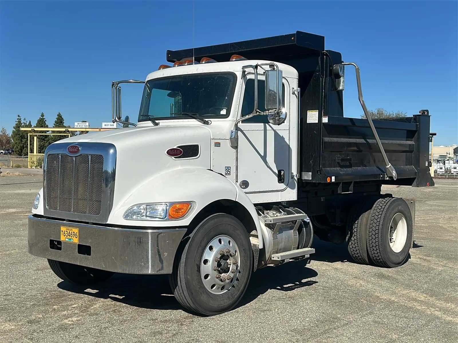 2022-peterbilt-337-dump-truck-mvpzlpj5
