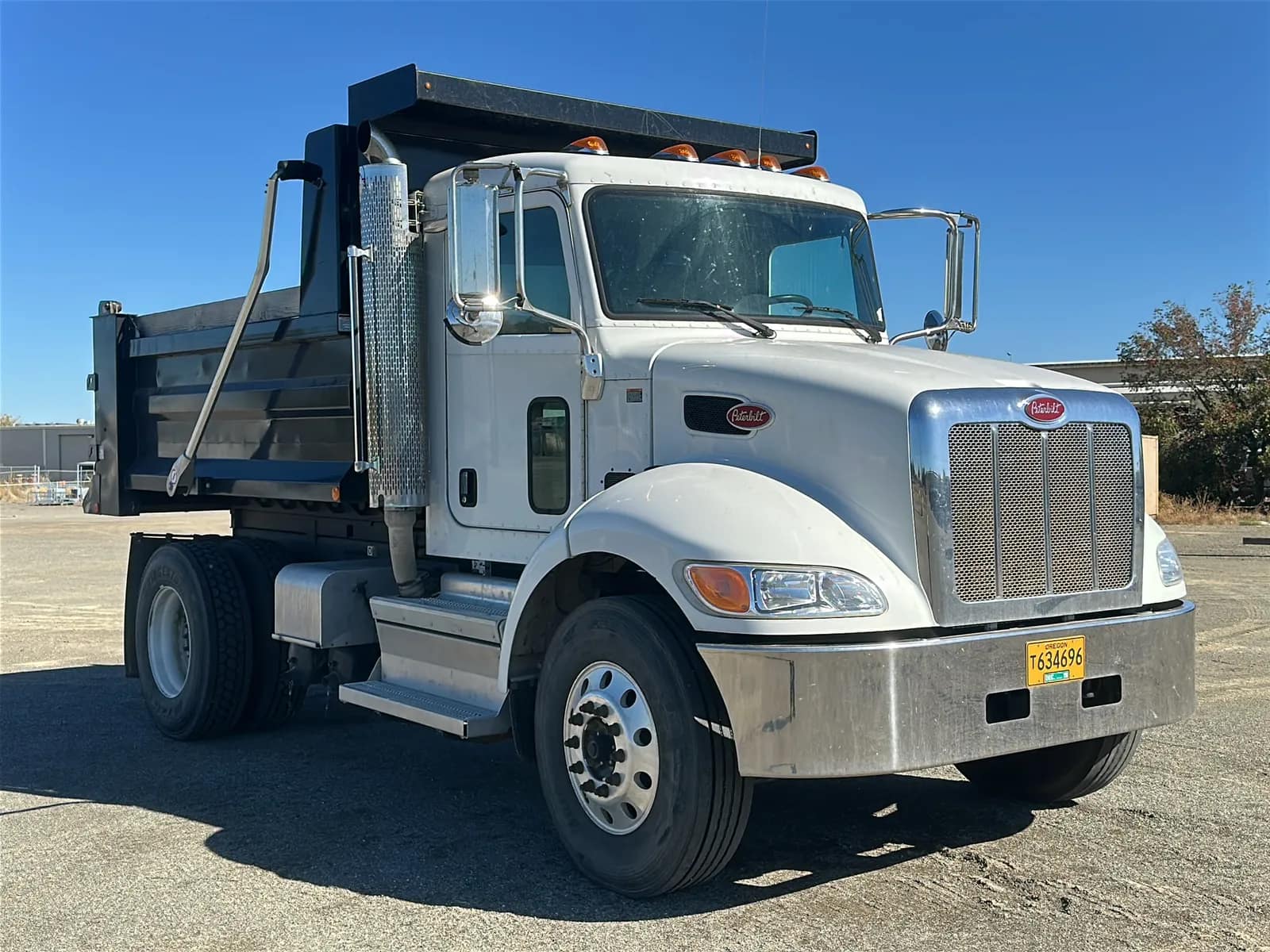 2022 Peterbilt 337 Dump Truck, photo 4 of 71