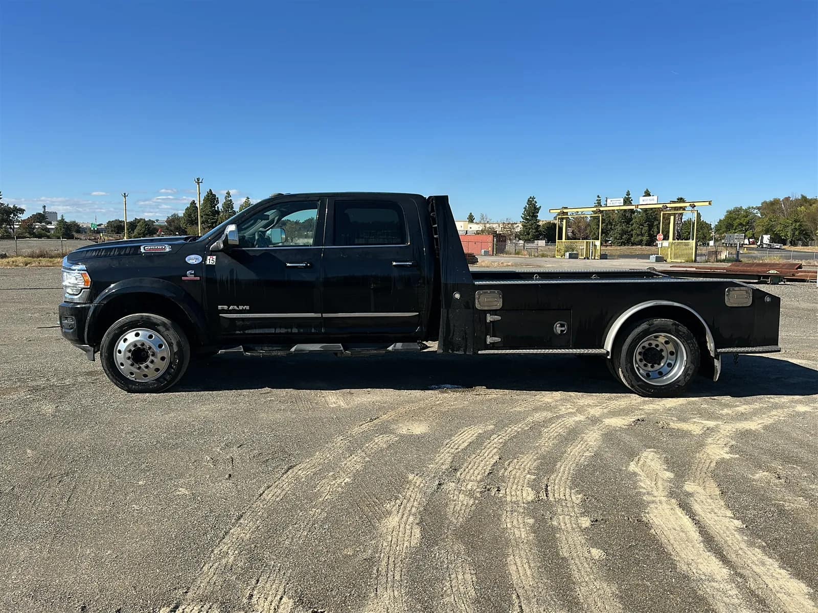 2021 Ram 4500 Heavy Duty Limited Dually, photo 3 of 78