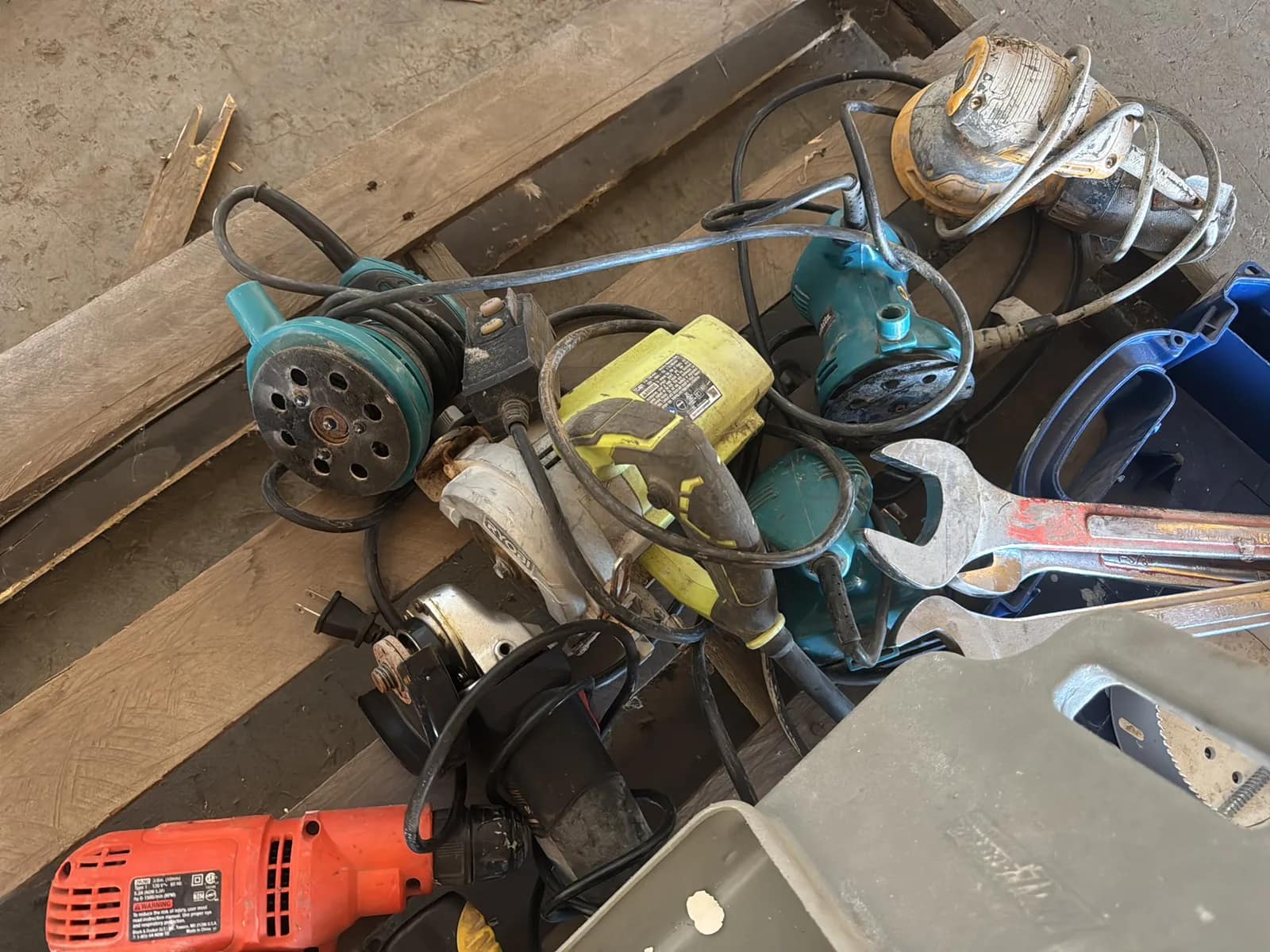 Pallet Of Assorted Corded Tools, Spray Gun And More, photo 4 of 5
