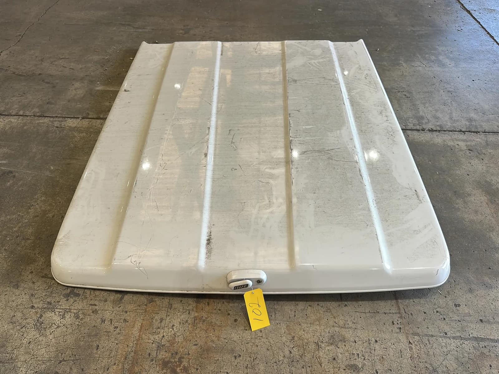 ARE Fiberglass Truck Bed Cover, photo 3 of 4