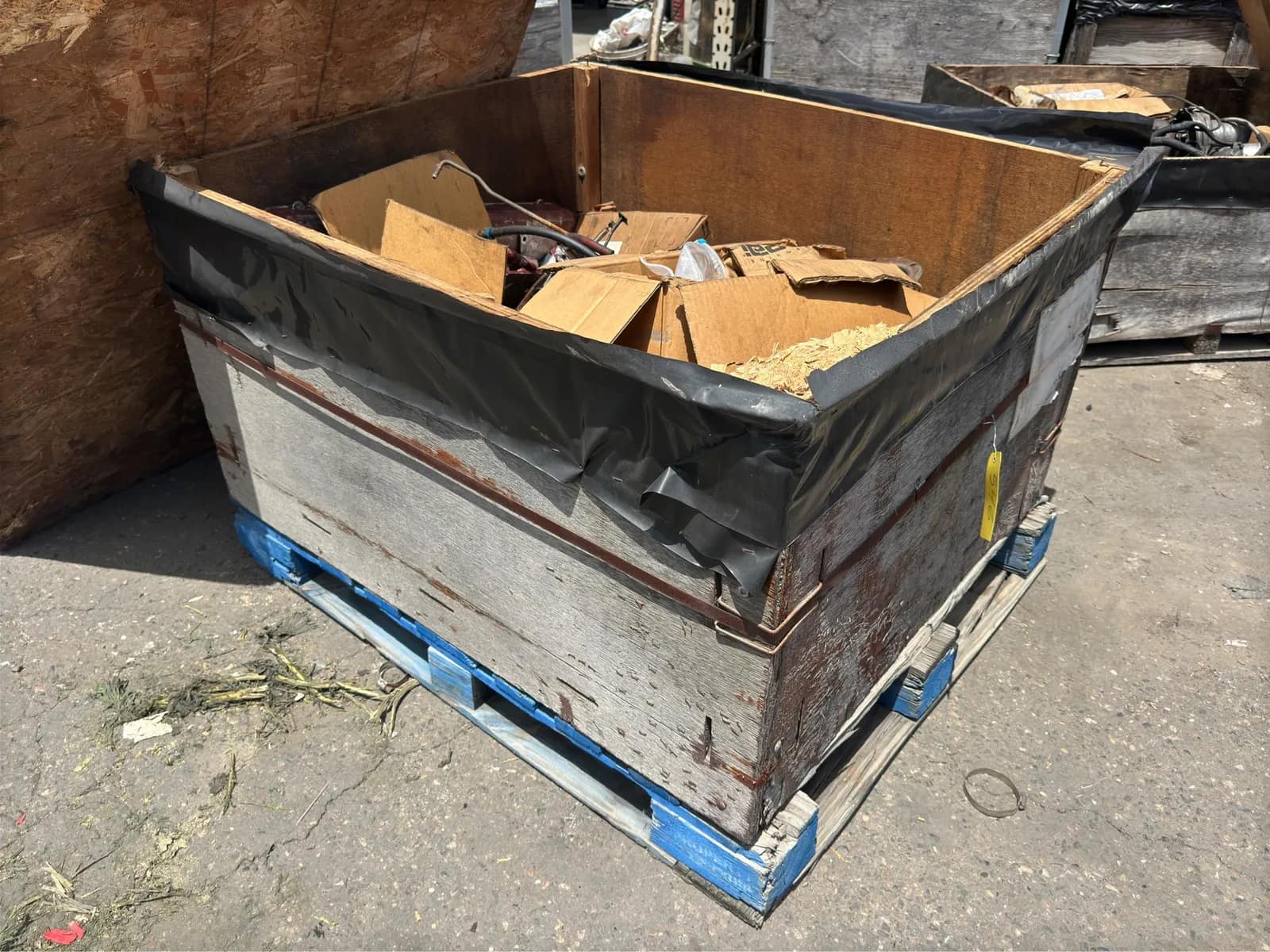 Contents Of Crate: Assorted Cummins Core Parts, photo 2 of 6