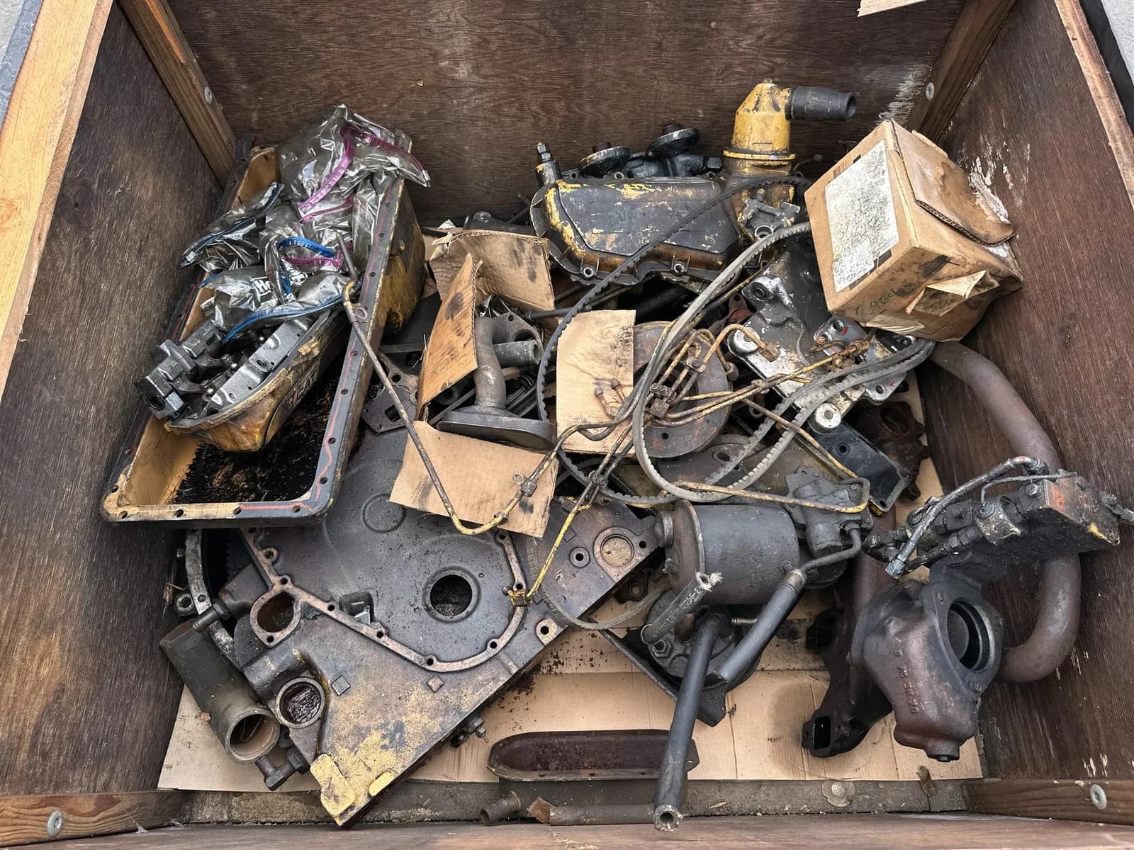 Contents Of Crate: Assorted Engine Core Parts, photo 4 of 4
