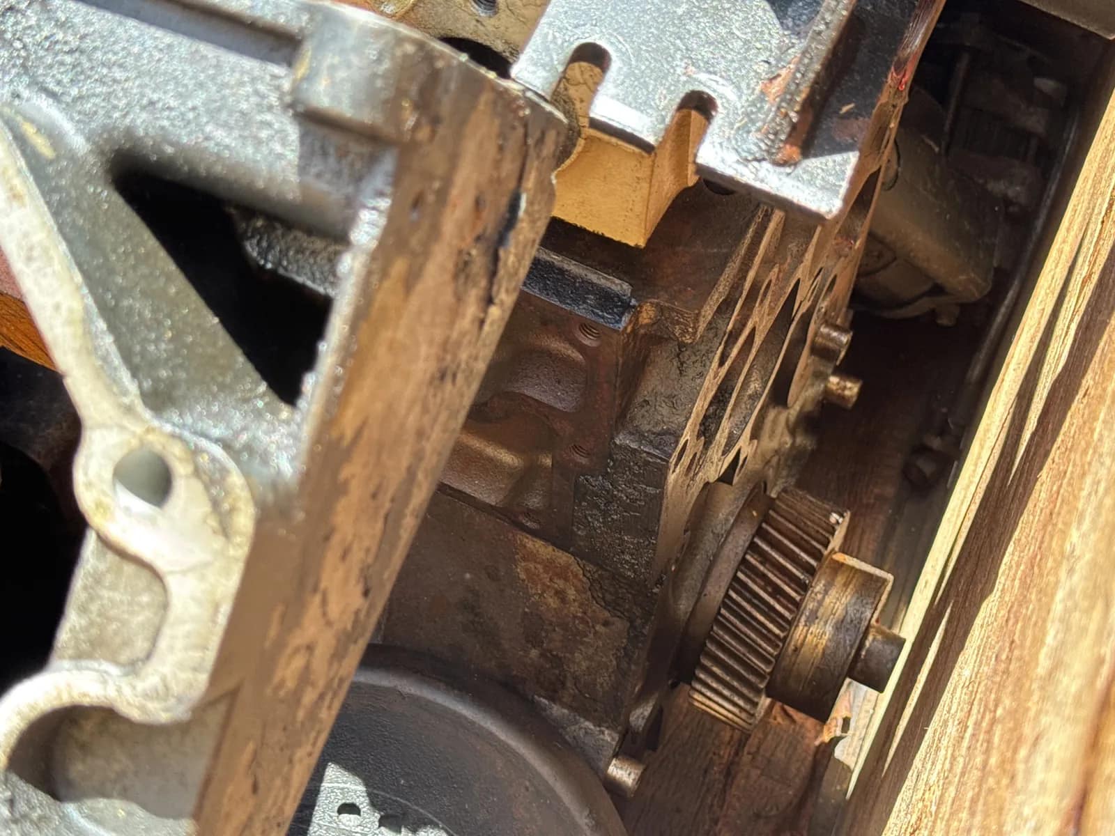Contents Of Bin: Assorted Diesel Engine Core Parts, photo 7 of 7