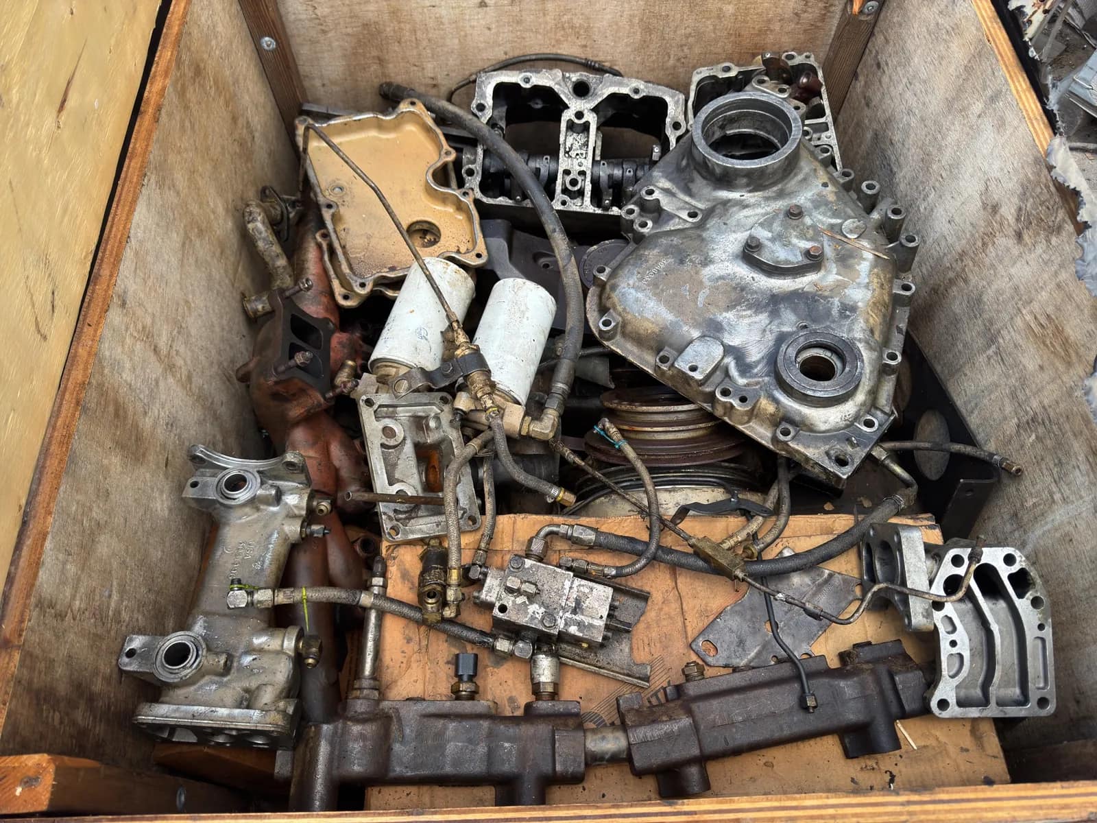 Contents Of Bin: Assorted Diesel Engine Core Parts, photo 2 of 8