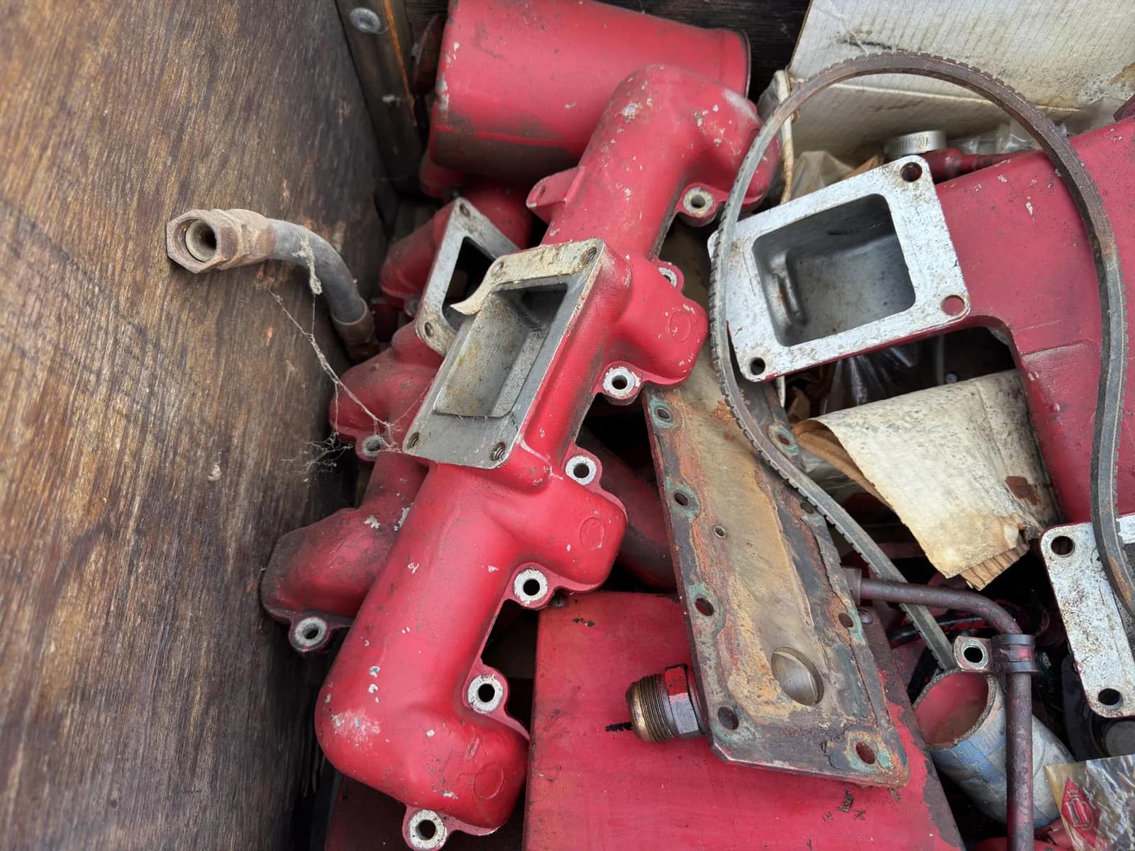 Contents Of Bin: Assorted Diesel Engine Core Parts, photo 3 of 8