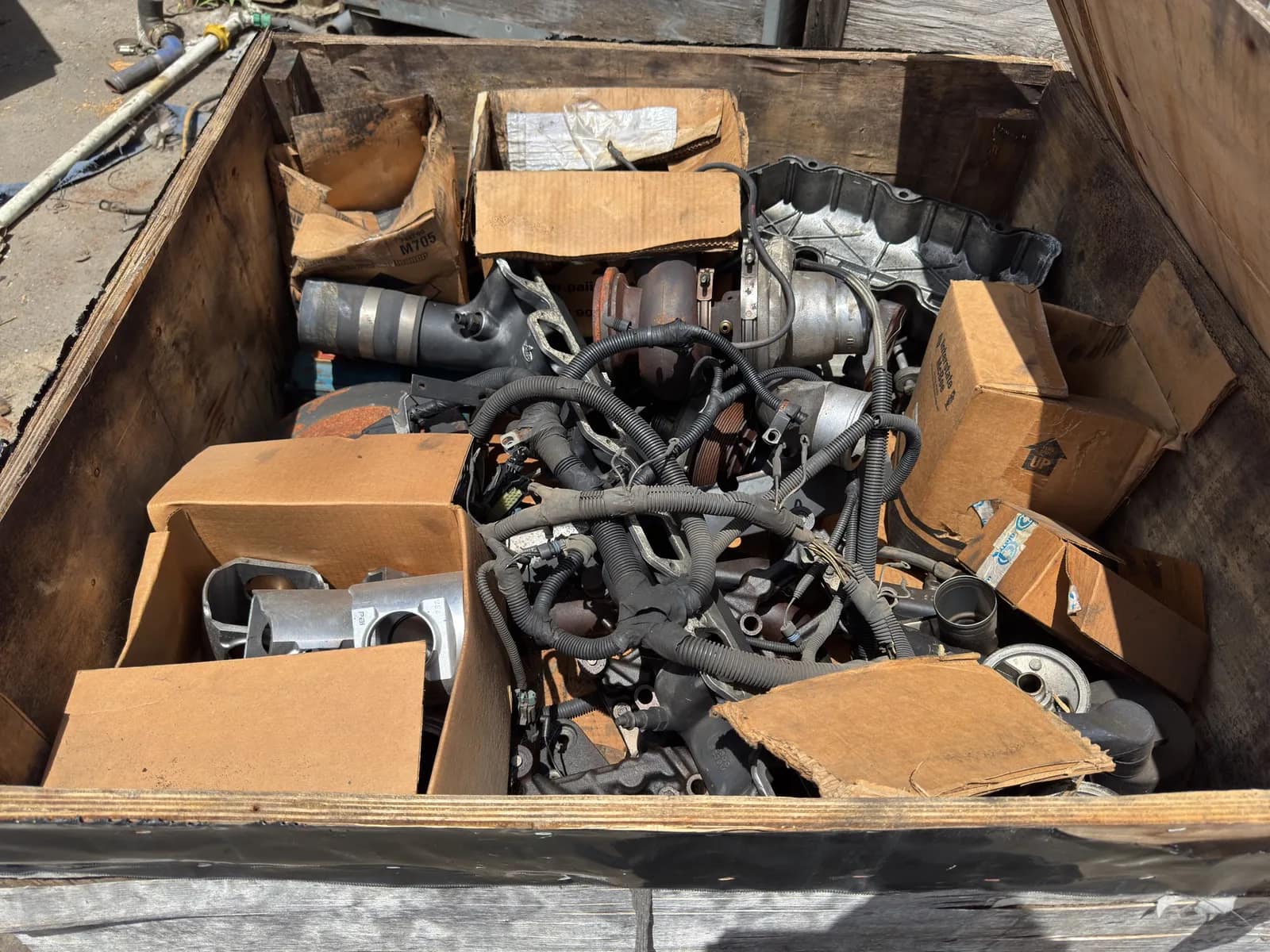 Contents Of Bin: Assorted Diesel Engine Core Parts, photo 2 of 10