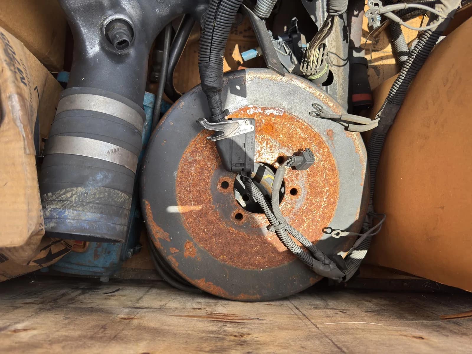 Contents Of Bin: Assorted Diesel Engine Core Parts, photo 5 of 10