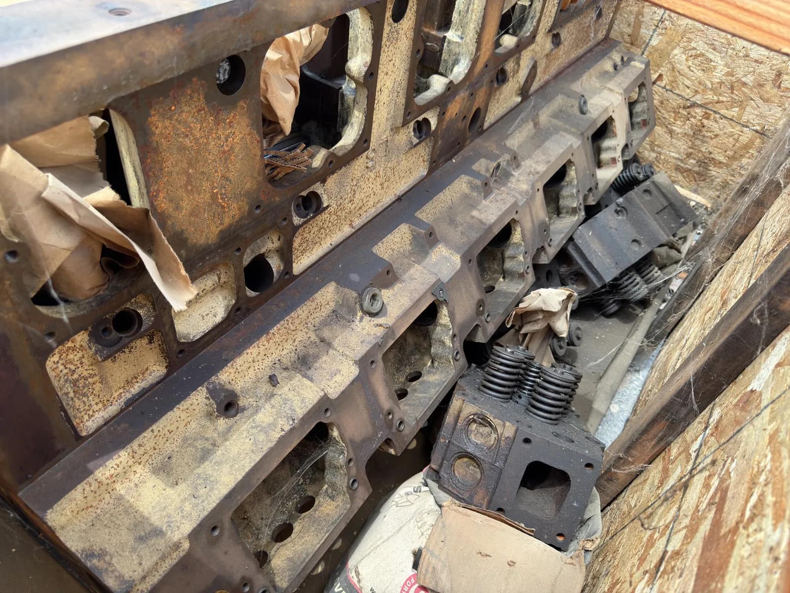 Contents Of Crate: Diesel Engine Block Core, photo 4 of 9