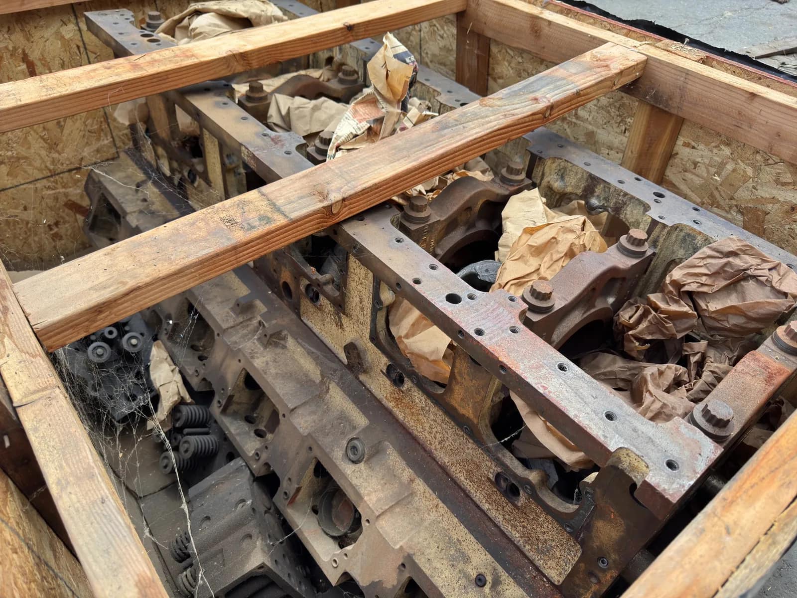 Contents Of Crate: Diesel Engine Block Core, photo 5 of 9