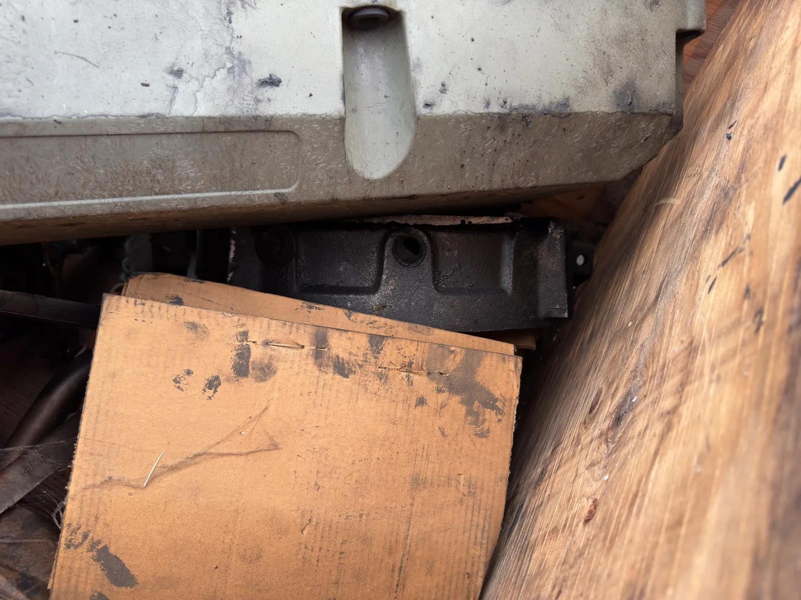 Contents Of Crate: Assorted Diesel Engine Core Parts, photo 8 of 10