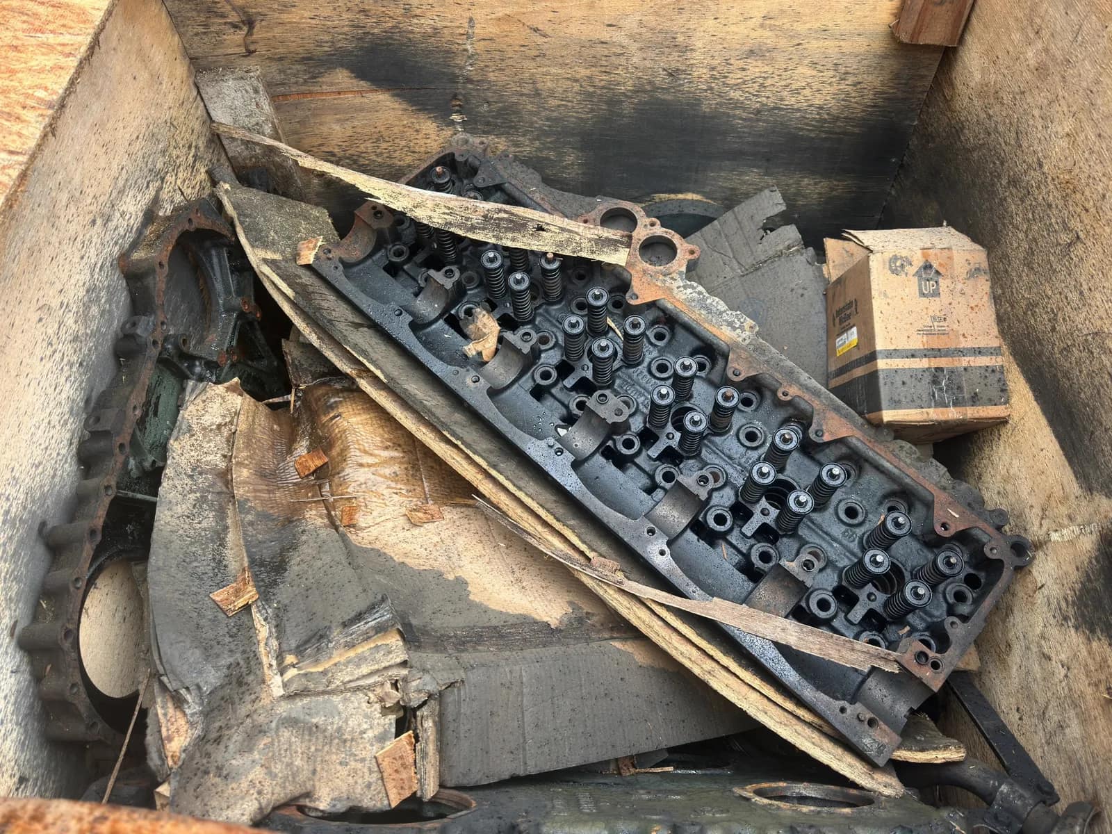 Contents Of Crate: Assorted Detroit Diesel Engine Core Parts, photo 4 of 7