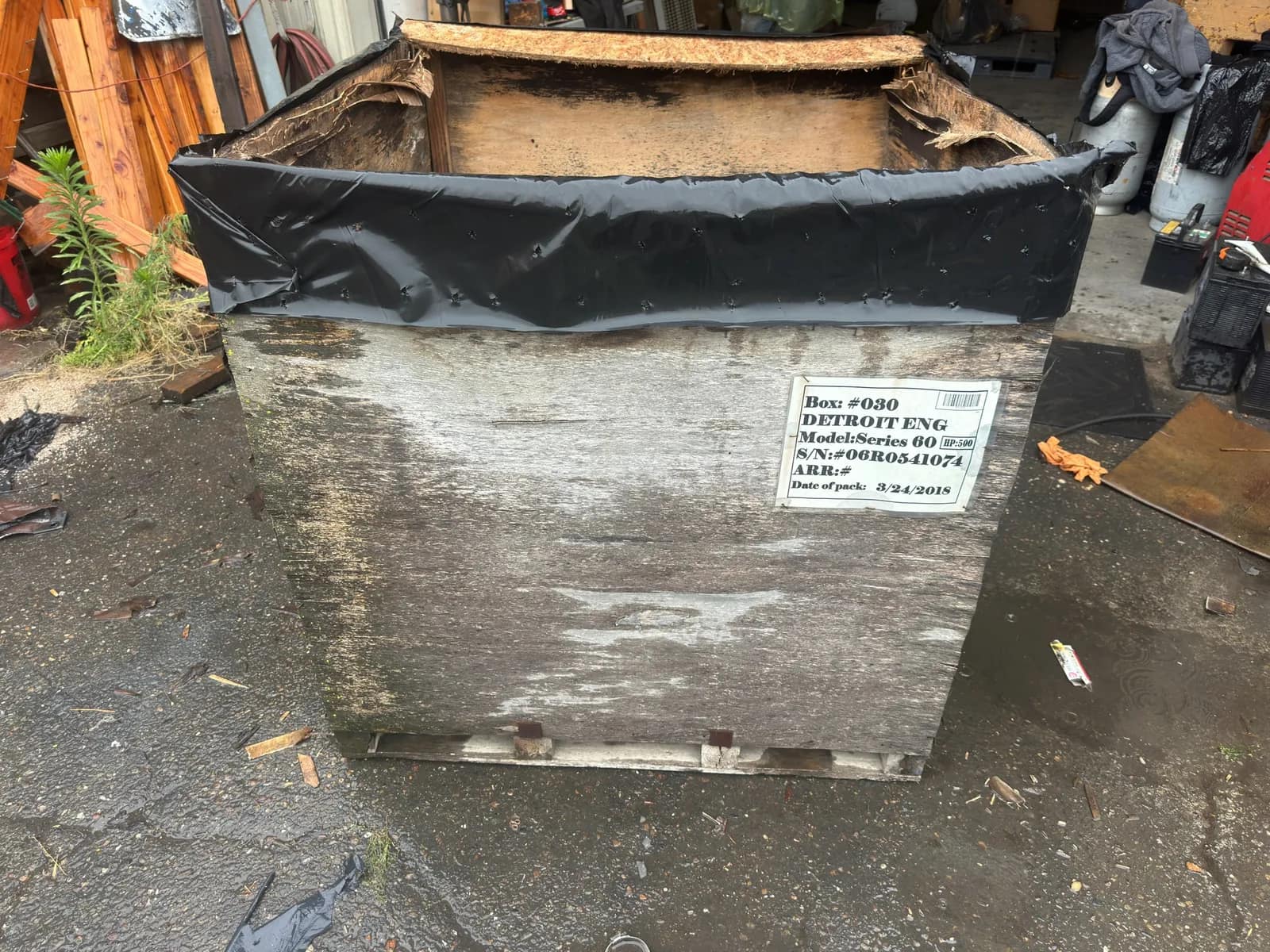 Contents Of Crate: Assorted Detroit Diesel Engine Core Parts, photo 2 of 7