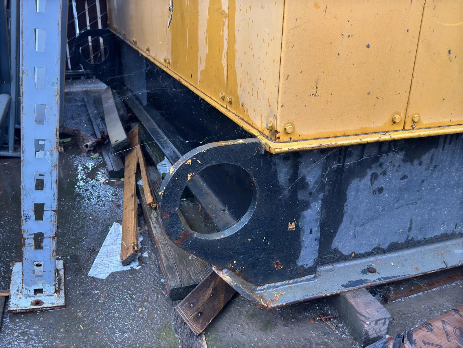 625-Gallon Flammable Containment Container With Bulk Lot Of Peterbilt Mud Flaps Inside Included, photo 2 of 13