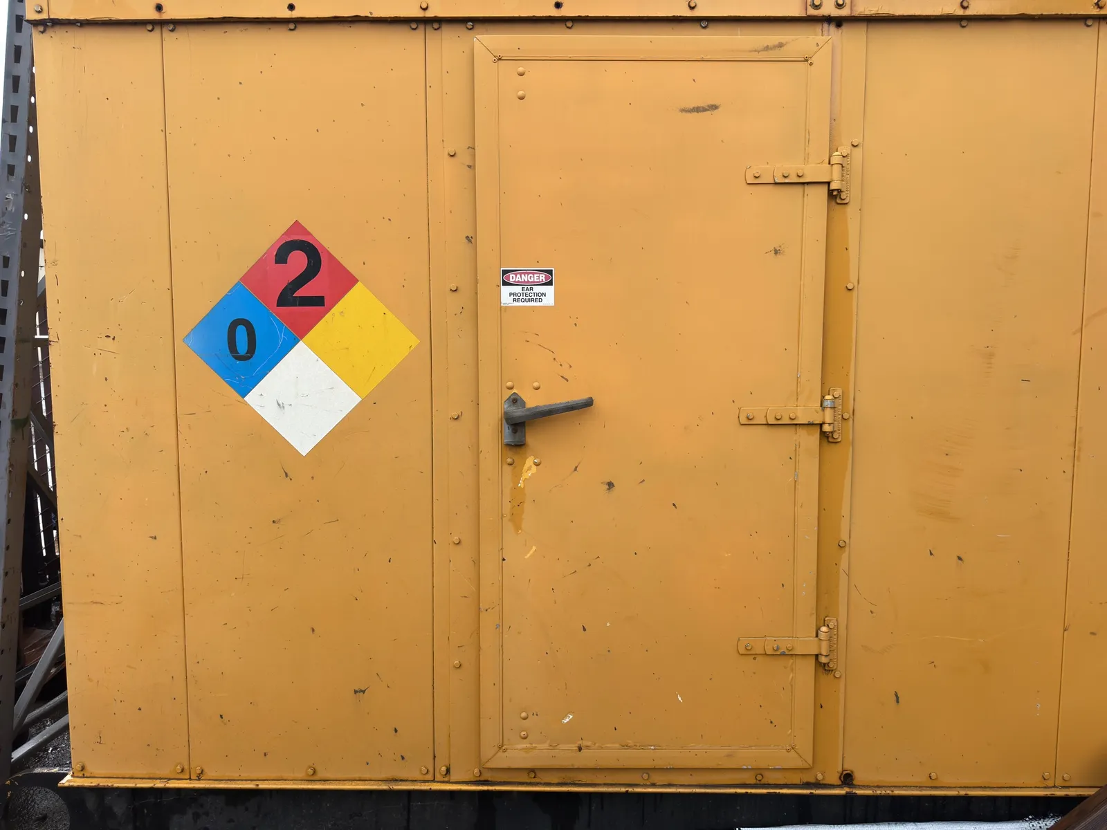 625-Gallon Flammable Containment Container With Bulk Lot Of Peterbilt Mud Flaps Inside Included, photo 5 of 13