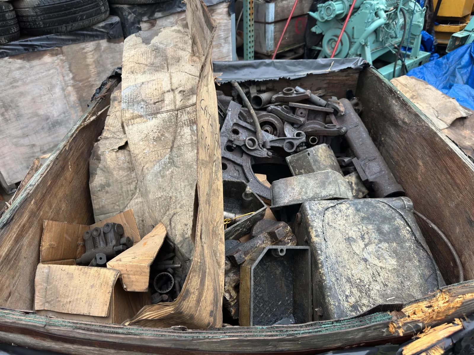 Contents Of Crate: Assorted Engine Core Parts, photo 4 of 7