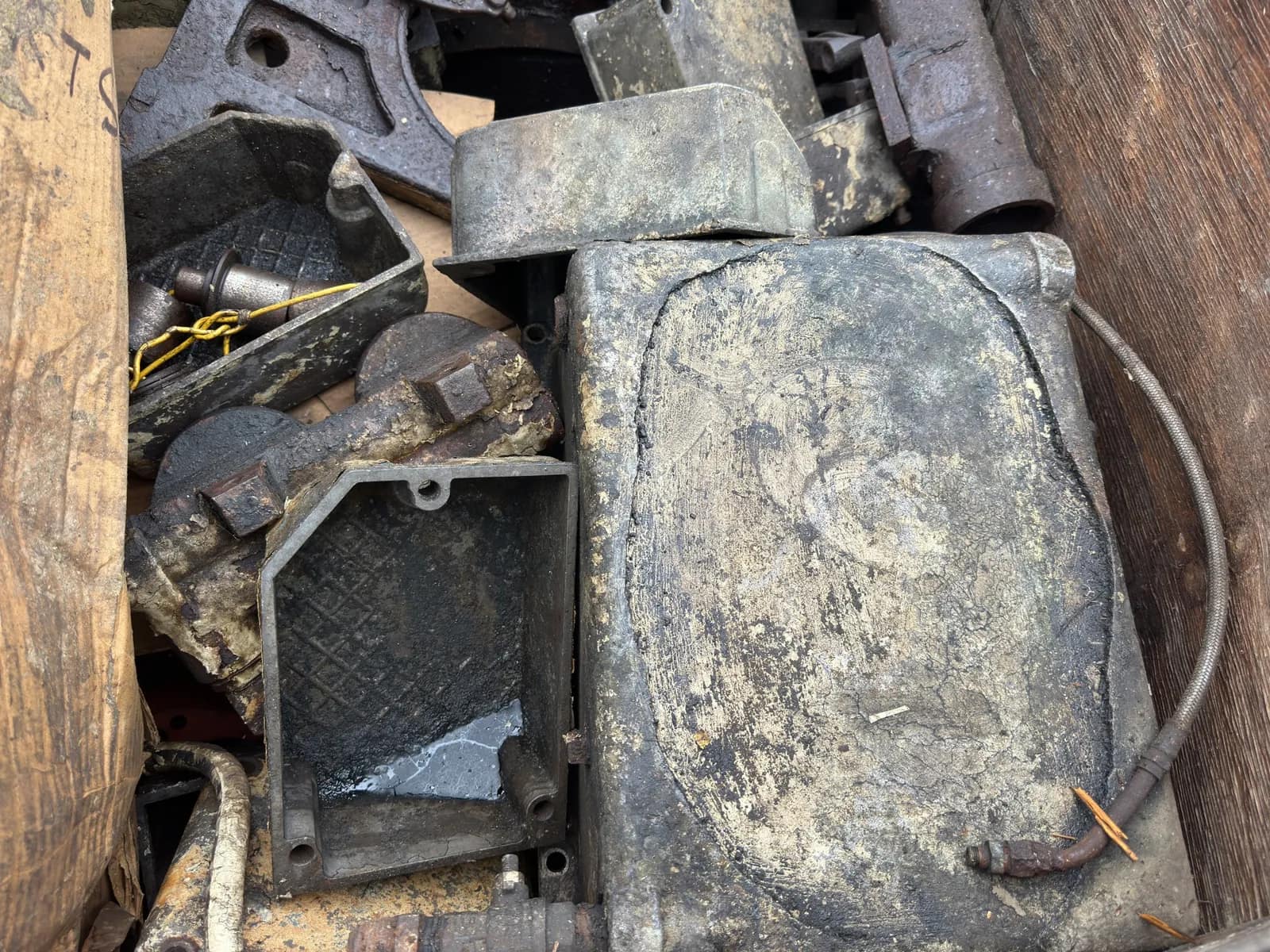 Contents Of Crate: Assorted Engine Core Parts, photo 6 of 7