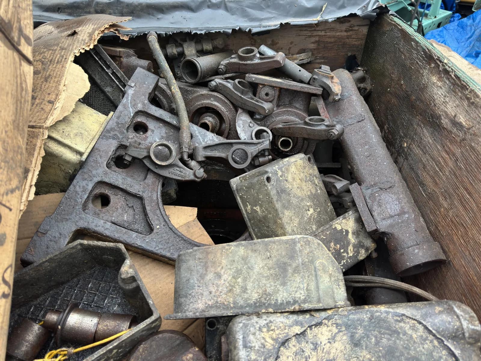 Contents Of Crate: Assorted Engine Core Parts, photo 5 of 7