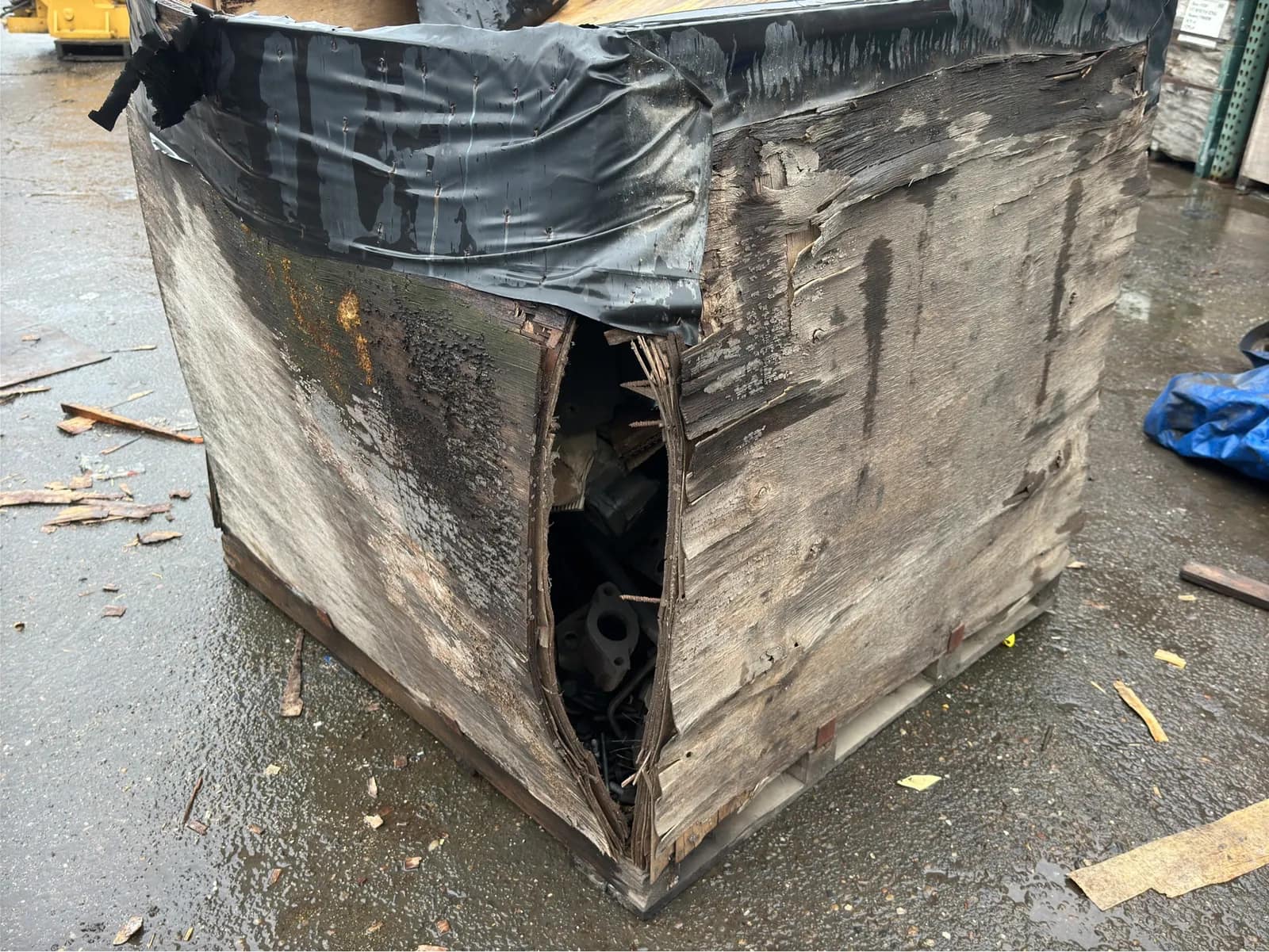 Contents Of Crate: Detroit Engine Core Parts, photo 4 of 5
