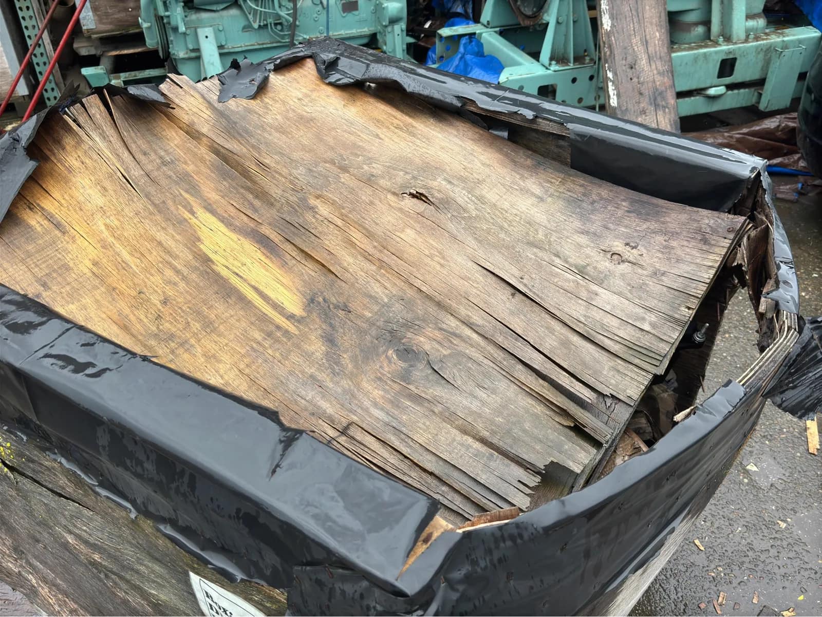 Contents Of Crate: Detroit Engine Core Parts, photo 3 of 5
