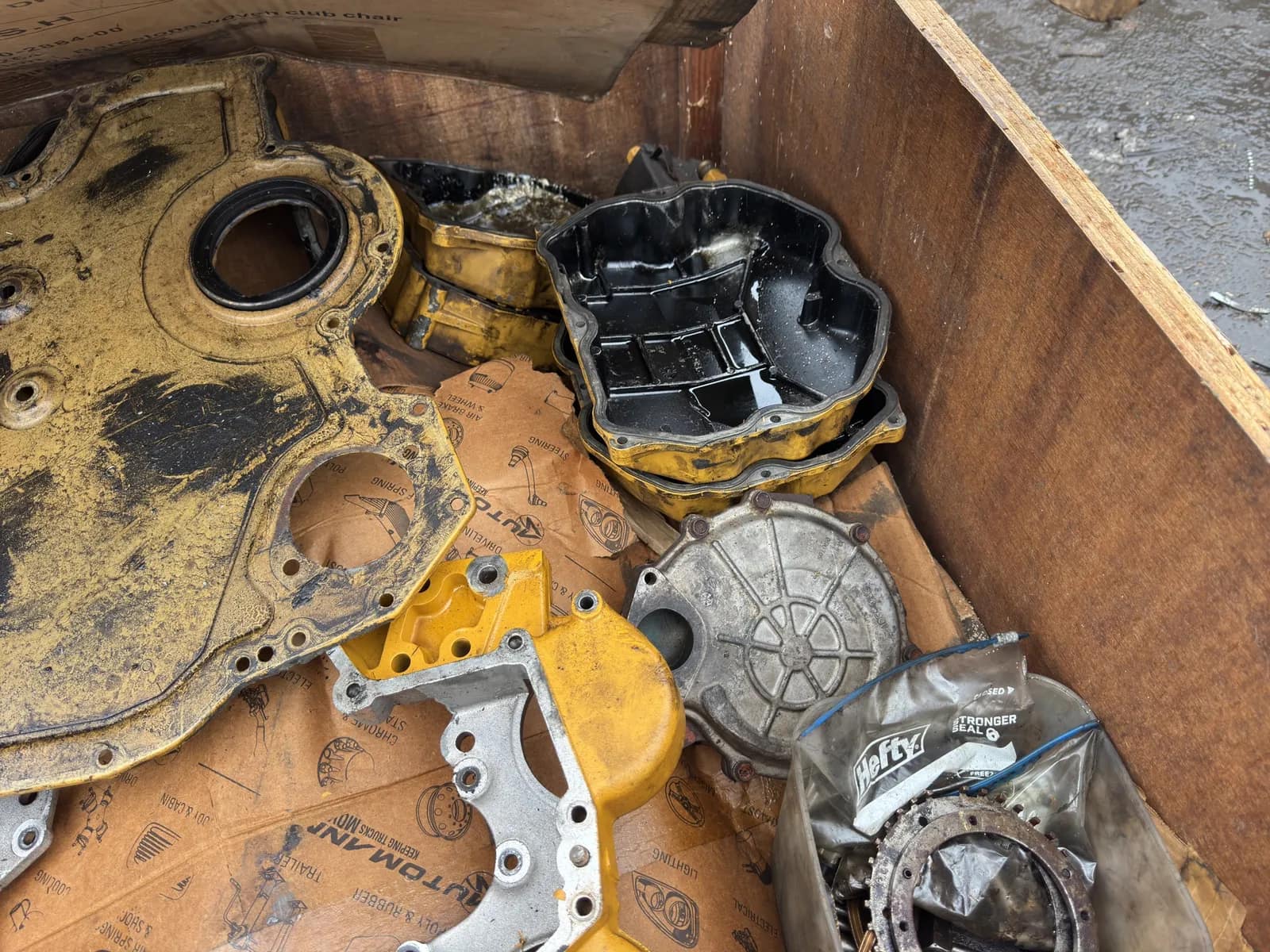 Contents Of Crate: Caterpillar Diesel Engine Core Parts, photo 4 of 7